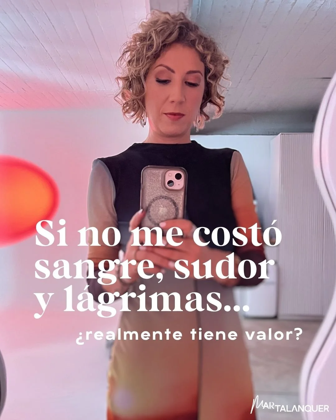 &iquest;Por qu&eacute; desconfiamos tanto de lo que nos sale bien?

Hay un fen&oacute;meno curioso en las mujeres de alto rendimiento: podemos gestionar crisis, resolver problemas complejos y sostener 14 horas de trabajo sintiendo que tenemos el cont