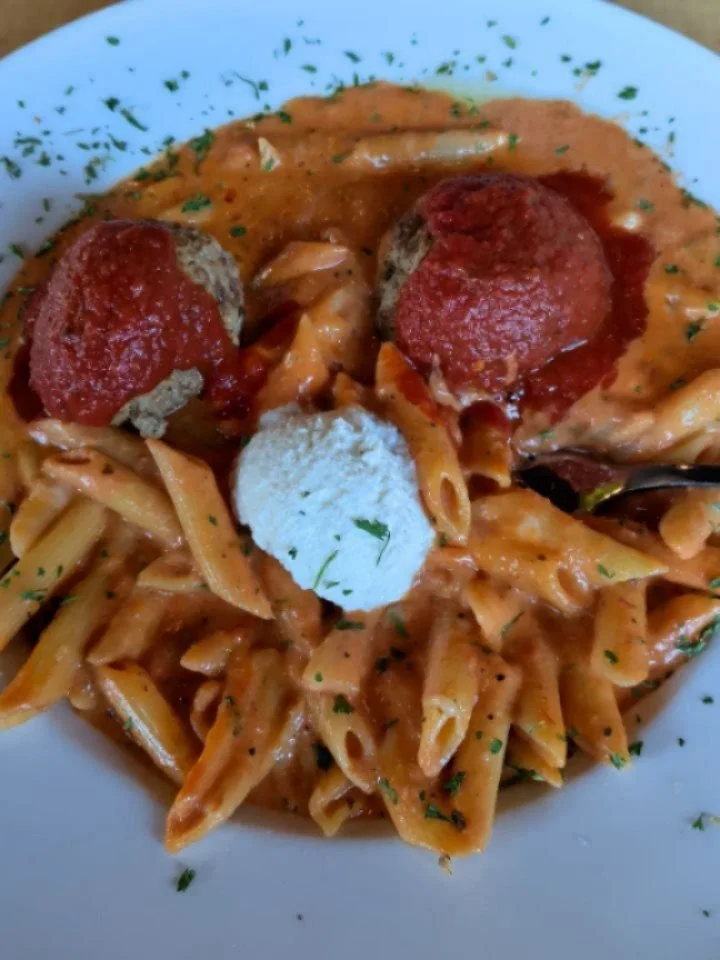 👀Spartanburg's best kept secret is out. 🙌

If you want Mediterranean/Italian food in Spartanburg, look no further. Steven and I were BLOWN AWAY by this place. It's tucked in a spot I rarely ever drive by, but my friend told me we should go try it o