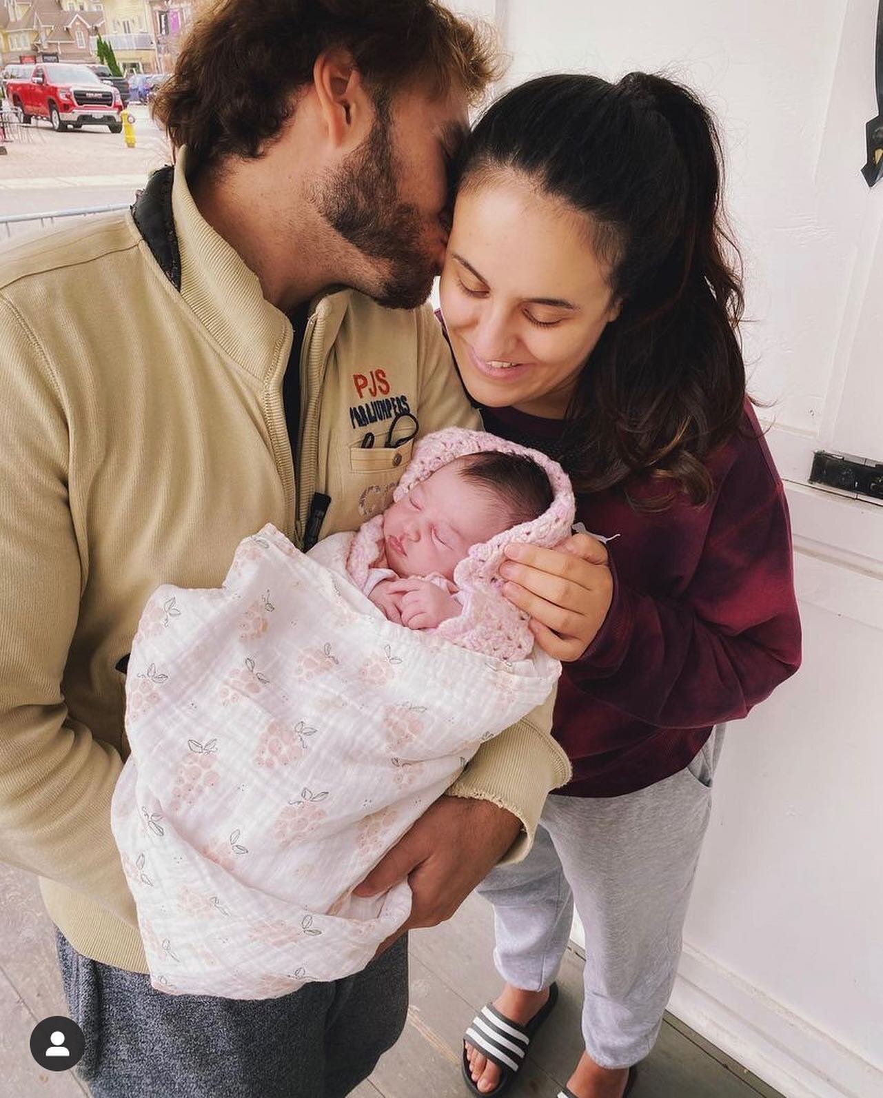 When these types of posts appear from clients I cannot express how much it means to us. 🥺Thank you 🙏🏽 for allowing us to share this very special journey with the three of you. Welcome to the world baby Scarlett @alanasimonettagaudio