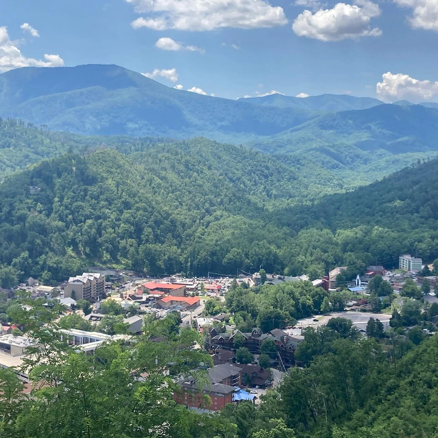 Took a trip to Gatlinburg, TN in August and the mountains, the water rocks in the river were so beautiful. Truly enjoyed this trip.

#gatlinburg #mountains #boho #artist #photography #skyview