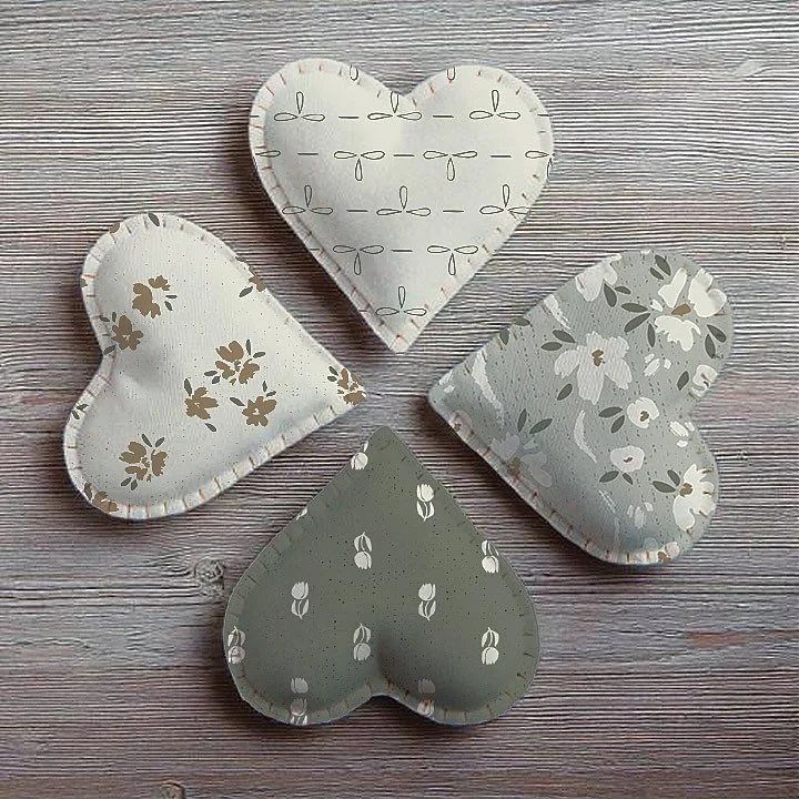 I used to make my own ornaments and bookmakers out of fabric. I had a beautiful rustic Christmas tree with vintage ornaments as well. Things have changed a lot for me over the last ten years.

🌻🌻I have two grown children both in college for art. I 