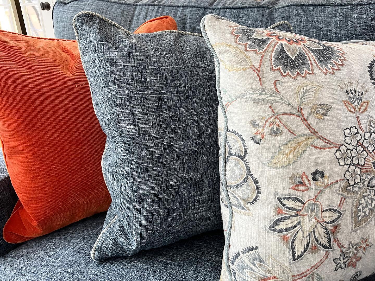 Custom pillows on a custom sectional! I just love seeing designs come to life!
.
.
.
#custommade #custompillows #interiordesign #interiordesigner #interiordecorating #pillows #arlingtonva