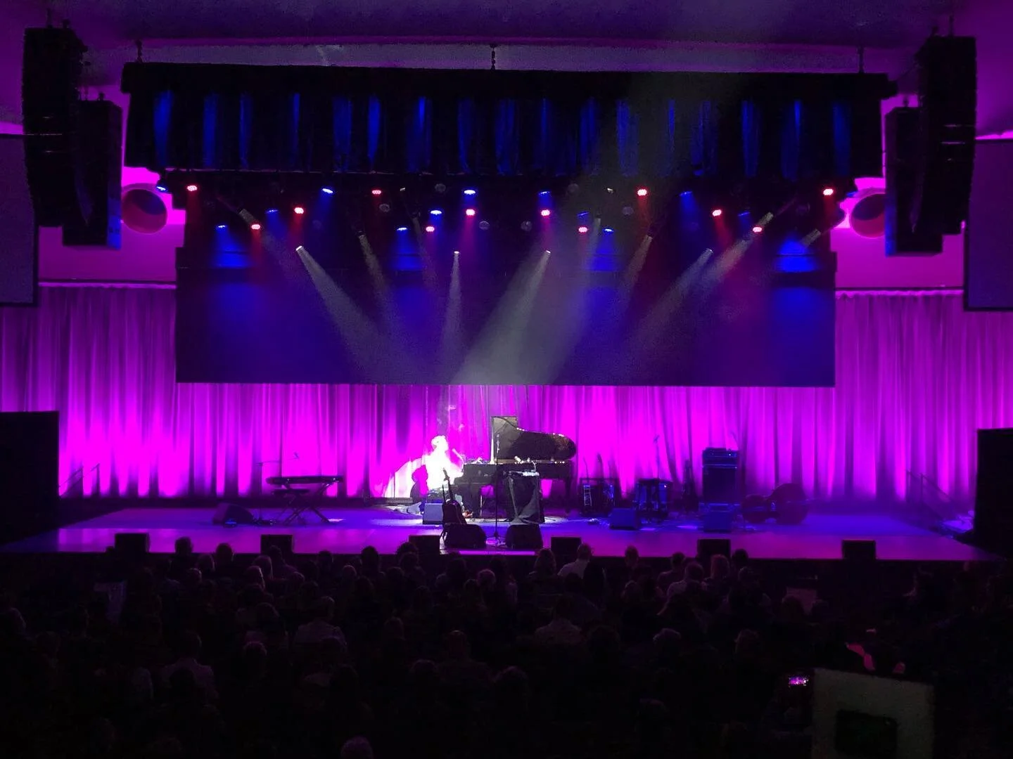 Idag blev det lite systemhj&auml;lp p&aring; #filadelfiaconventioncenter med @rufuswainwright som huvudakt. Alltid kul att bryta in ett fl&aring;ngnytt mixerbord #yamahapm7