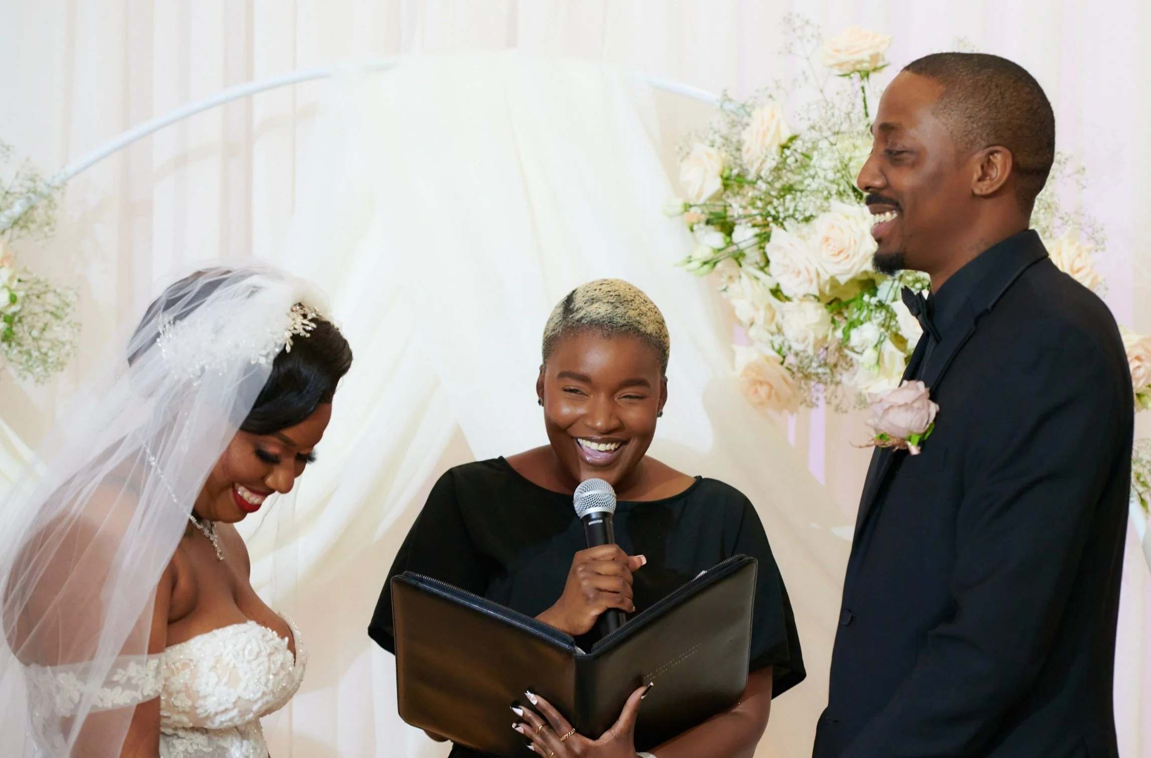 Offianct Why do you need an officiant for a wedding | Honestweddingadvice.com