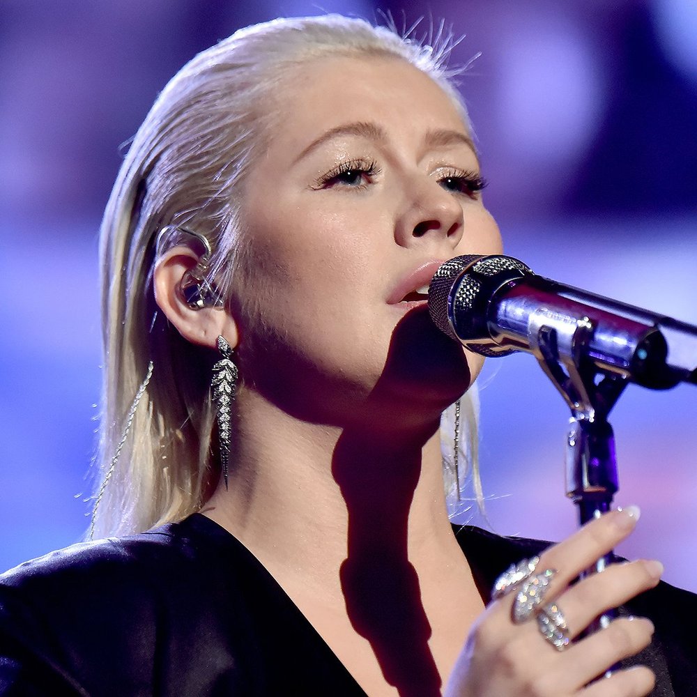 christina-aguilera-performance-3-1-8c159424cf1a408cad5ca293b0d601de.jpg