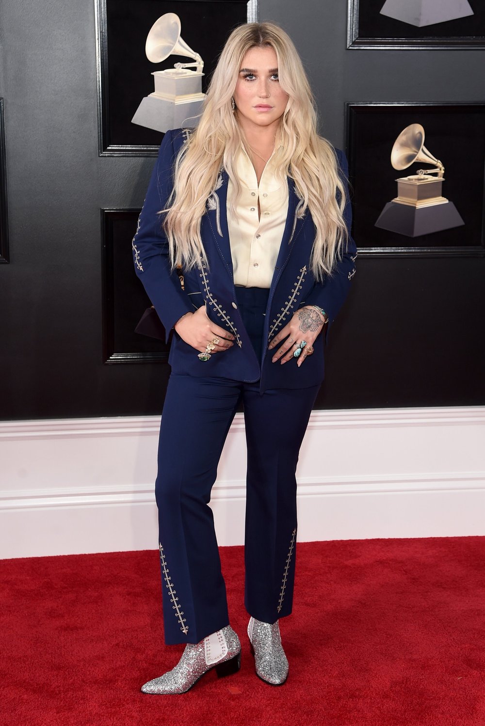 20180128_KESHA_GRAMMYS_SBT_01.jpg