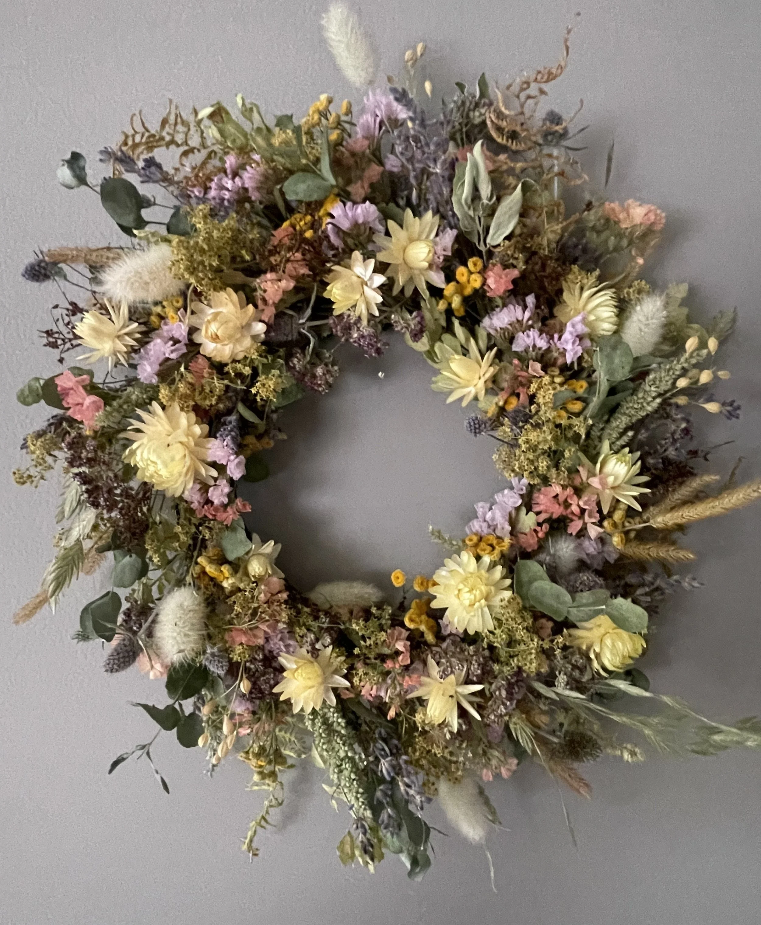 light colored wreath full.jpg