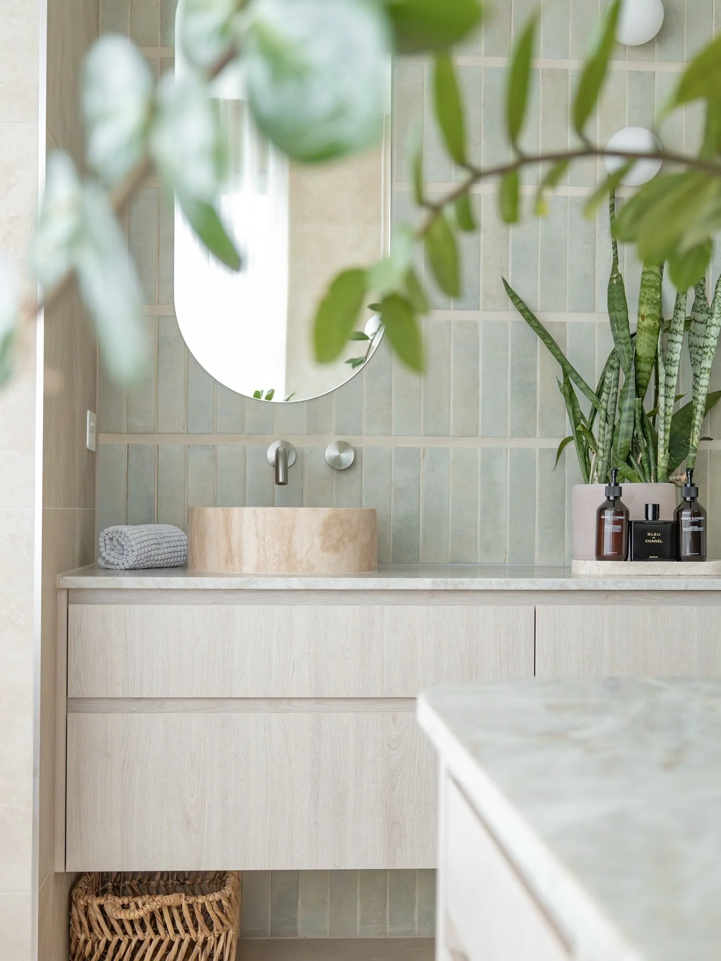 Mentally we are here

A snapshot of favourites from a gorgeous finished build we got to shoot on the Gold Coast, fitted out with @buildersworldstore products