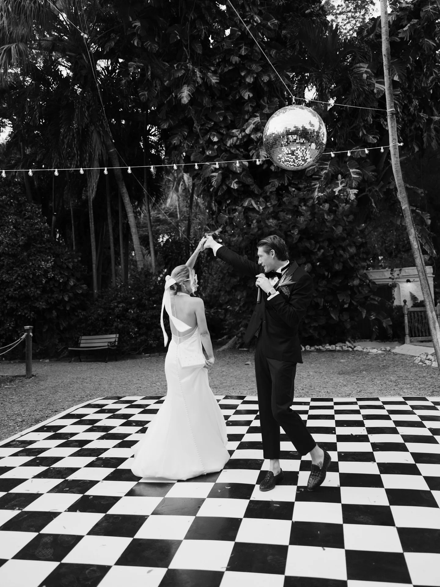 The party never stops! 

Not even a Florida thunderstorm &amp; a blown-out speaker could stop this group from having a good time. 😉

The most perfectly imperfect, beautiful mess of an evening &amp; I wouldn&rsquo;t have it any other way. 

We danced