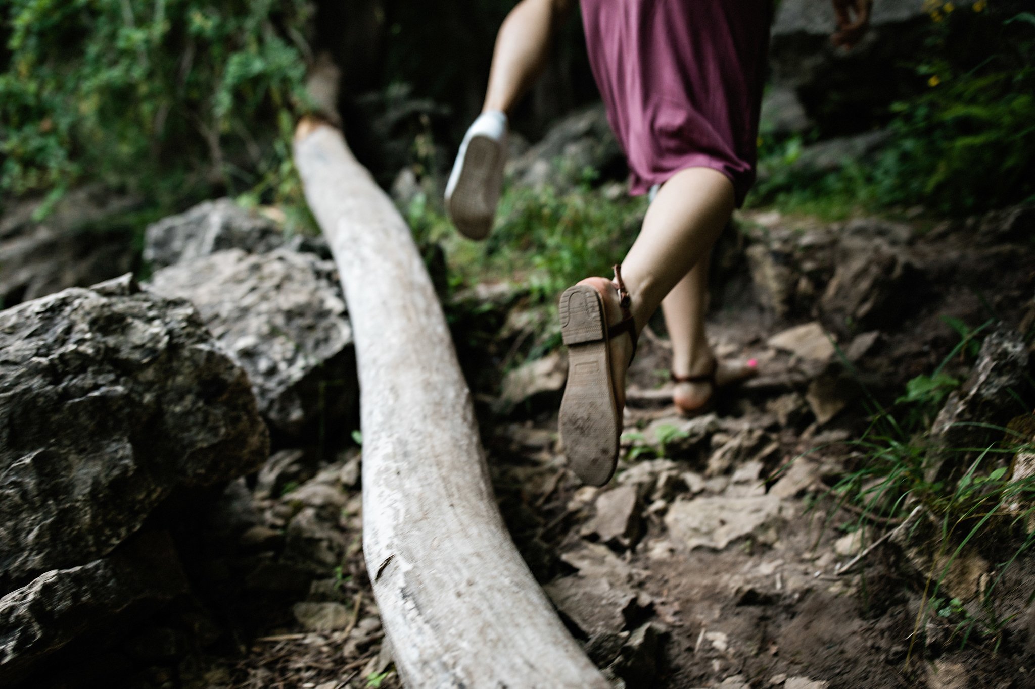 225-hiking-in-to-the-elora-gorge-for-an-engagement-session.jpg