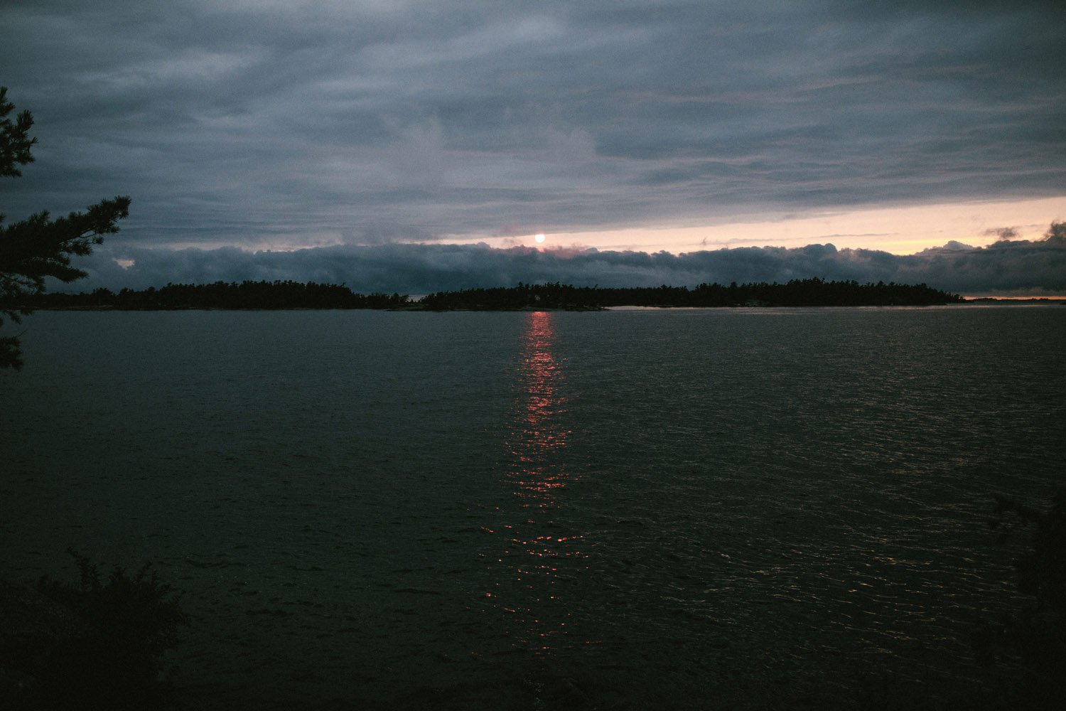 154-rainy-georgian-bay-engagement-session.jpg