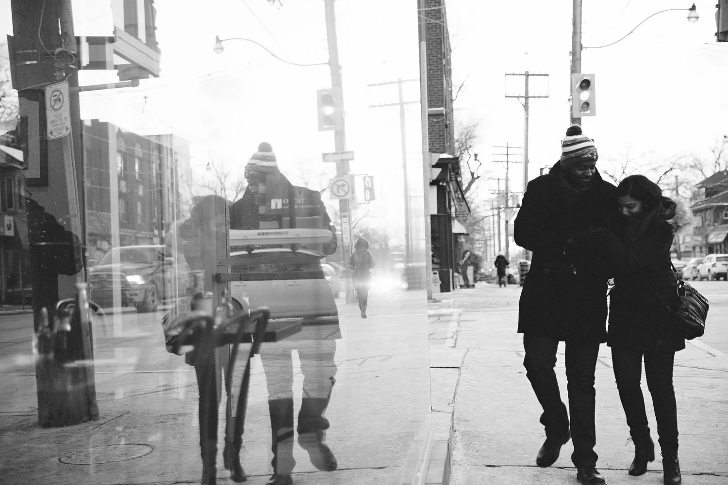 168-beaches-cafe-winter-engagement-session-in-toronto.jpg