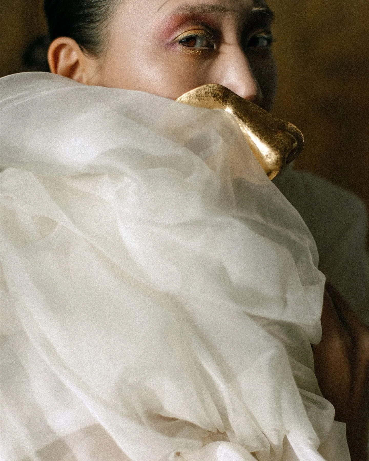 This shoot was born from the energy of working together

Every look, every frame, was shaped by what each artist brought, from the model to hair, styling, and makeup. I arrived without a fixed plan and let the collaboration guide the session. It was 