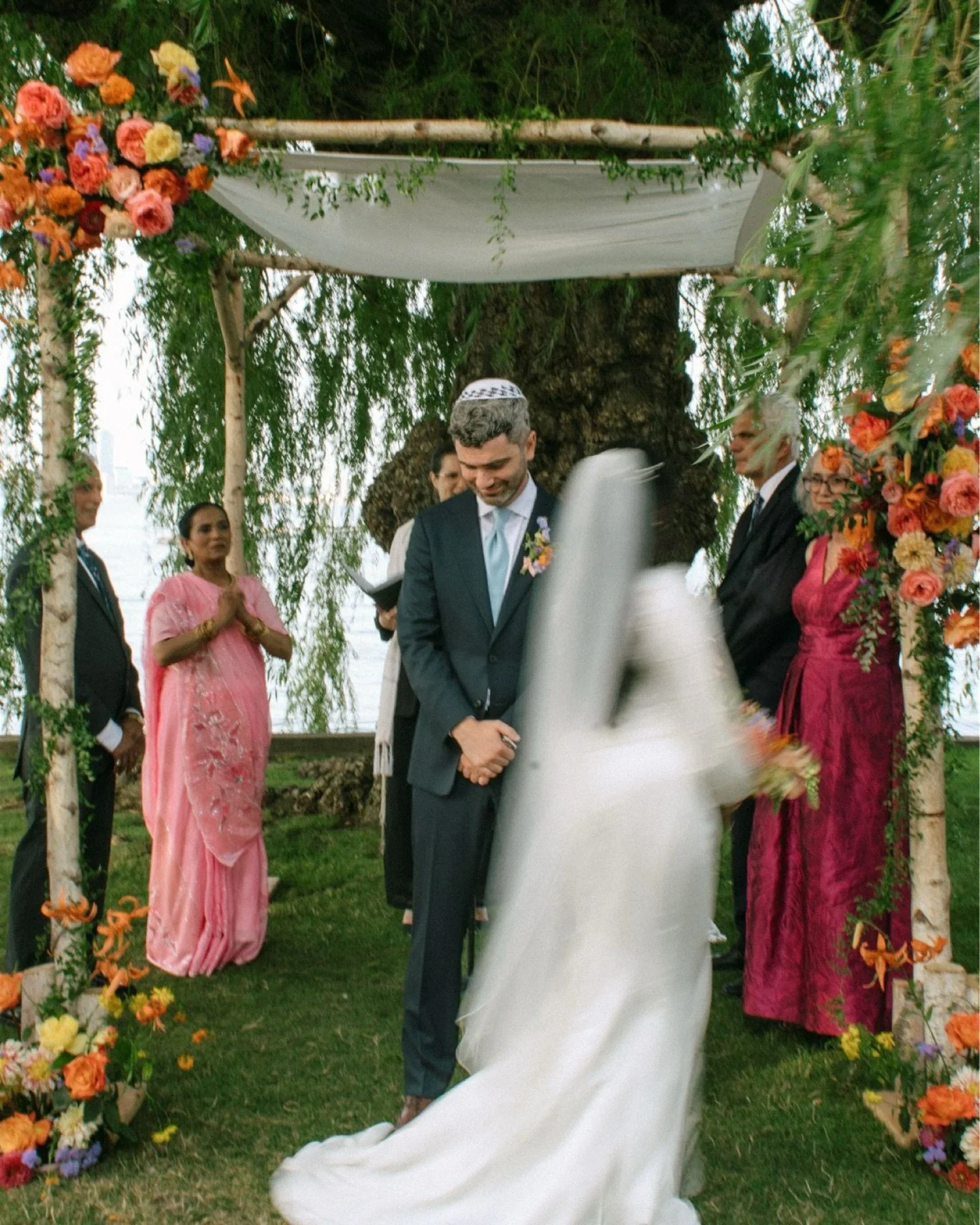 This Royal Canadian Yacht Club wedding featured bold colours

Ooooh. Give me ALL the colour! I am craving colour something fierce. Perhaps it&rsquo;s a sign of the times. A push back on all of the beige and white and the disappearance of colour in th