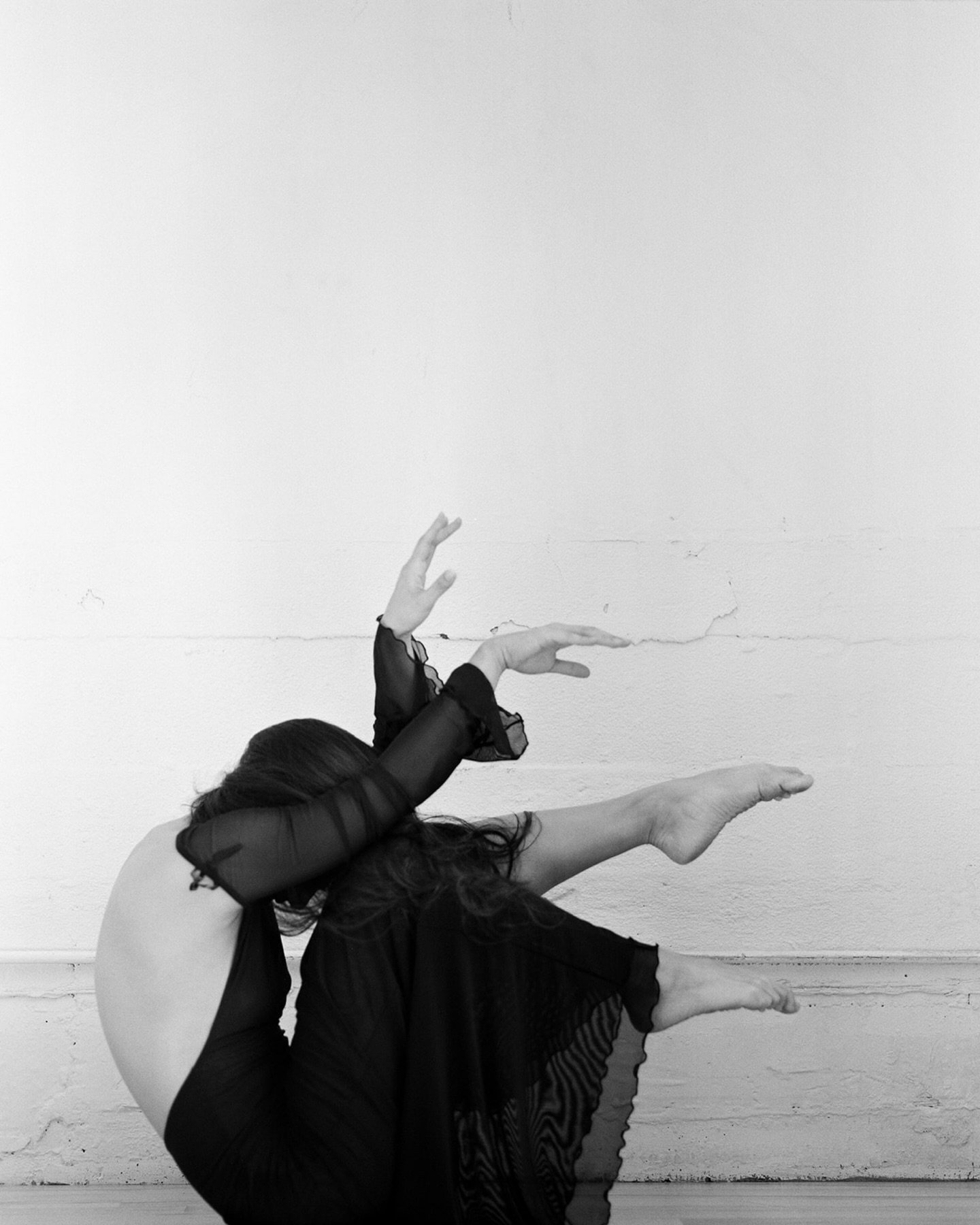 Movement changes things.
In life, it&rsquo;s how we process, release, come back to ourselves.

And in photography, it&rsquo;s often where people stop trying and start feeling like themselves again.
The still moments matter.

But the way someone moves