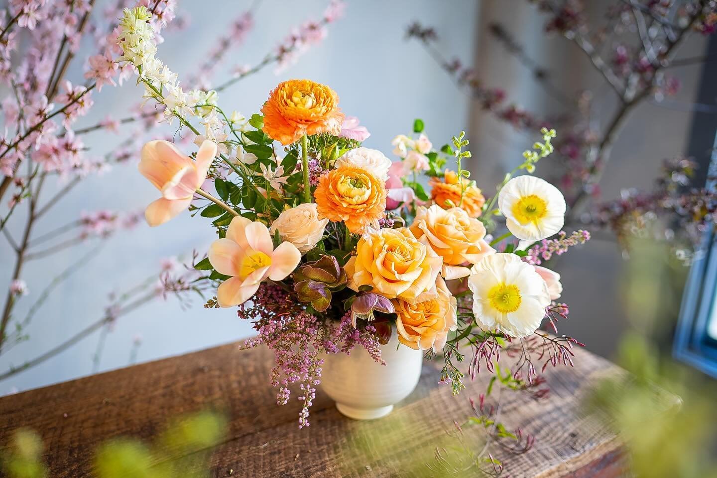 Pretty n peach 😍

#flowers #flowershop #flowerstagram #florist #atlflorist #spring #springflowers