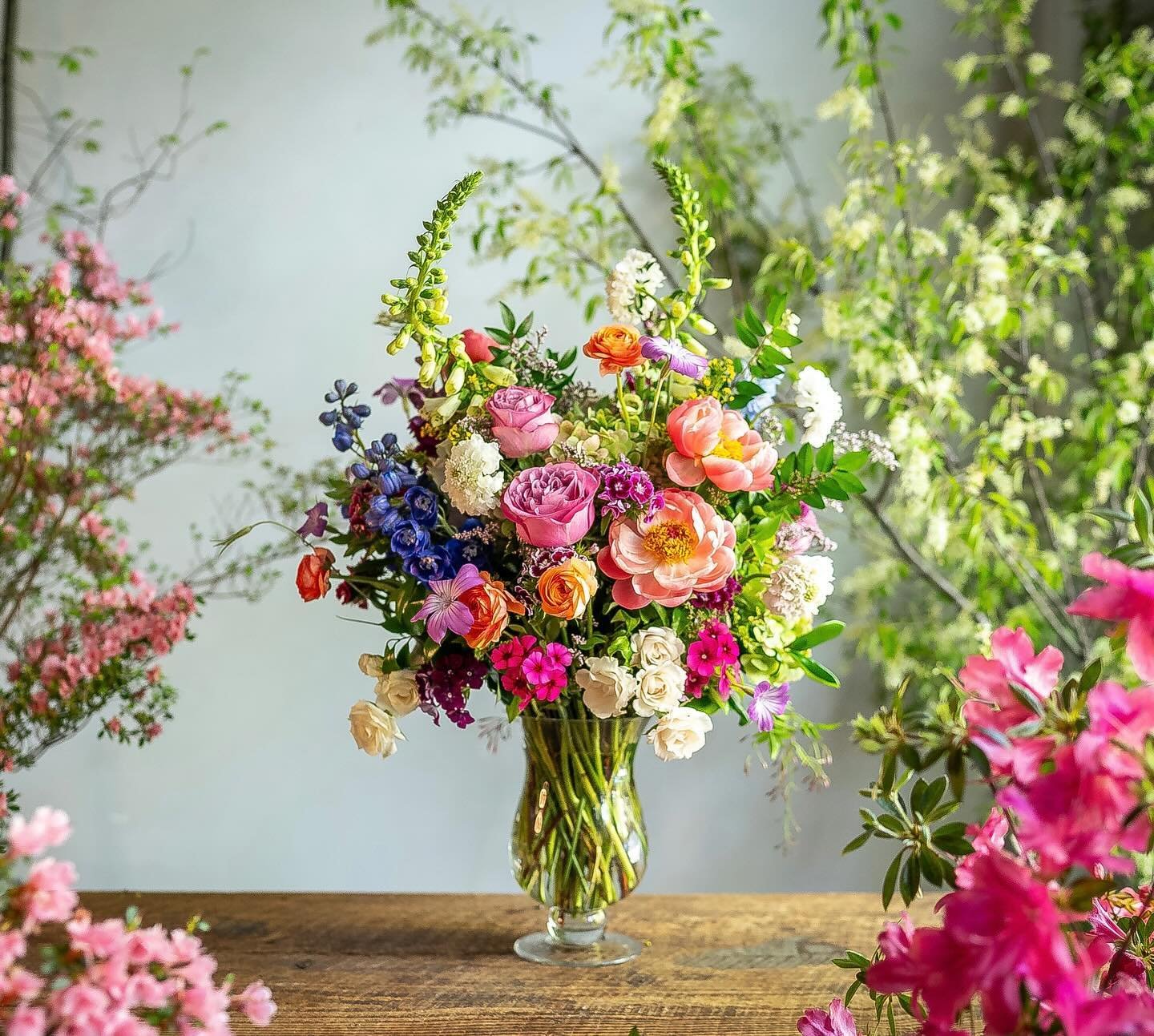 Our Mother&rsquo;s Day offerings are now available online for pre orders :) Check out our website! Link in bio 

#flowers #flowerstagram #flowershop #florist #spring #mothersday