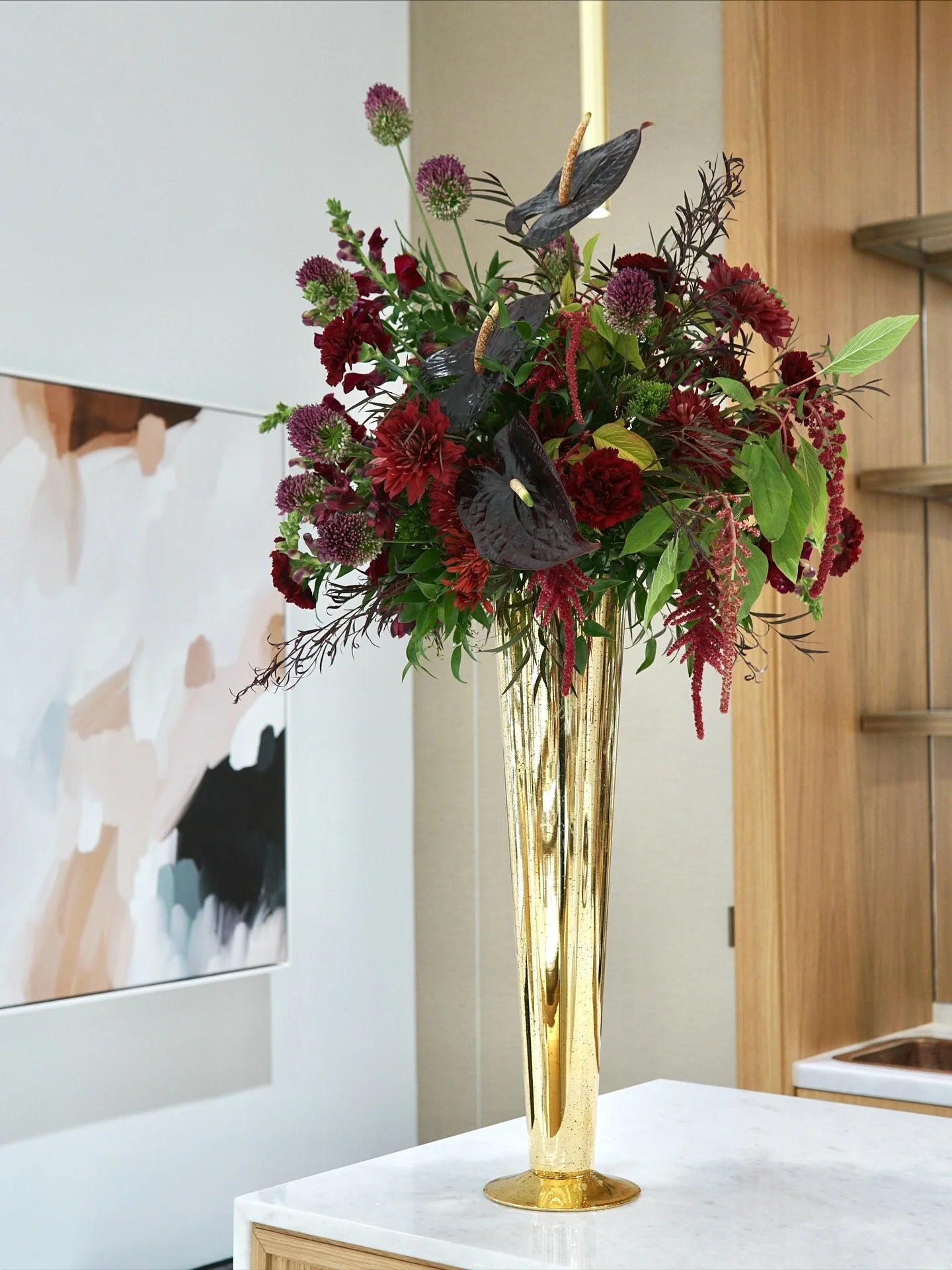 Moody blooms for @mayorsjewelers &hearts;️🔮✨

#atlanta #atlantaflorist #floraldesign #flowers