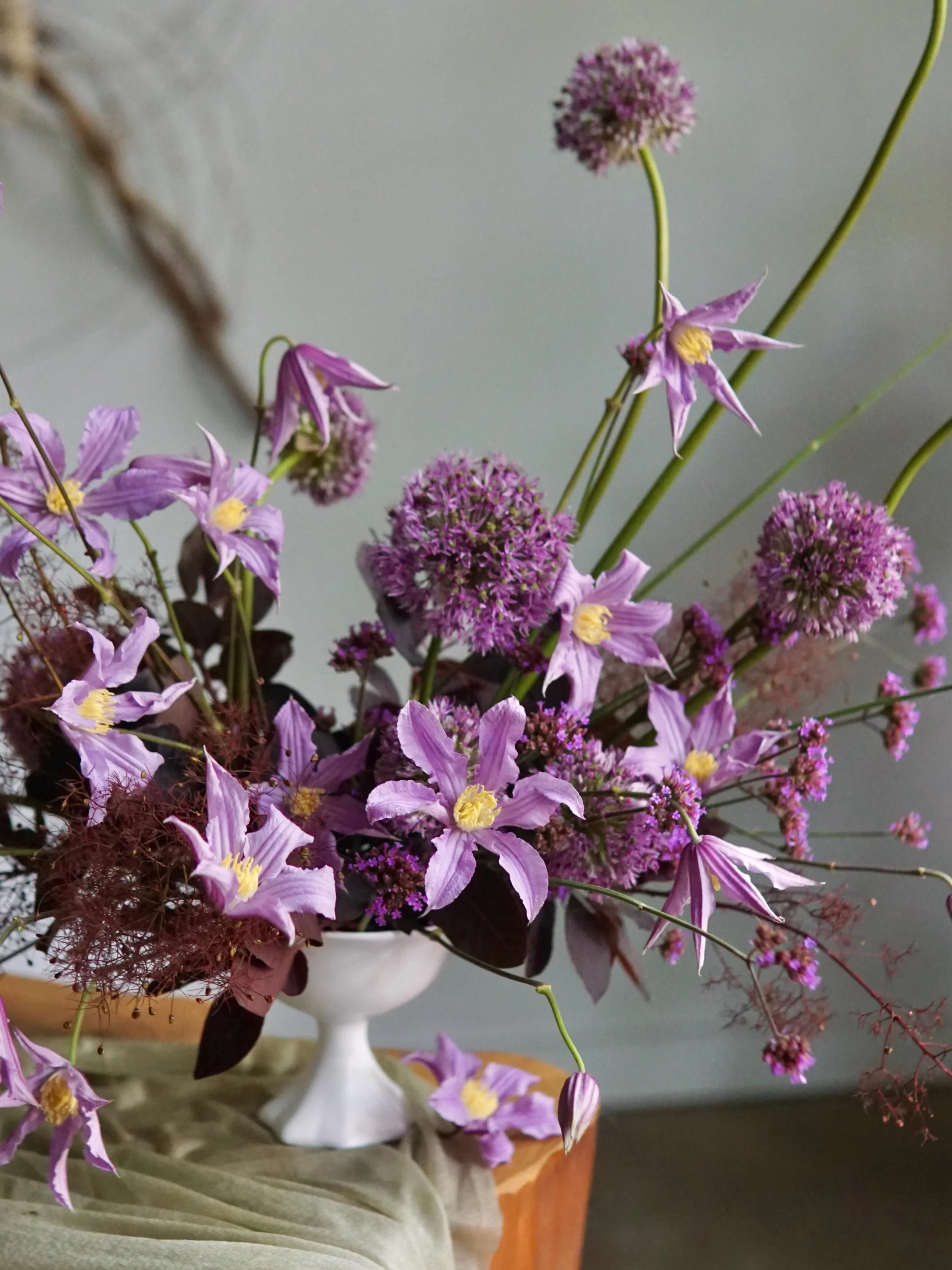 Juicy purples in the studio today 💜

Vessel: @camiliasupply 
Blooms: @mayeshwholesale @mayeshatlanta &amp; @diamondhillfarm 

#flowers #flowerstagram #floraldesign #flowershop #purple