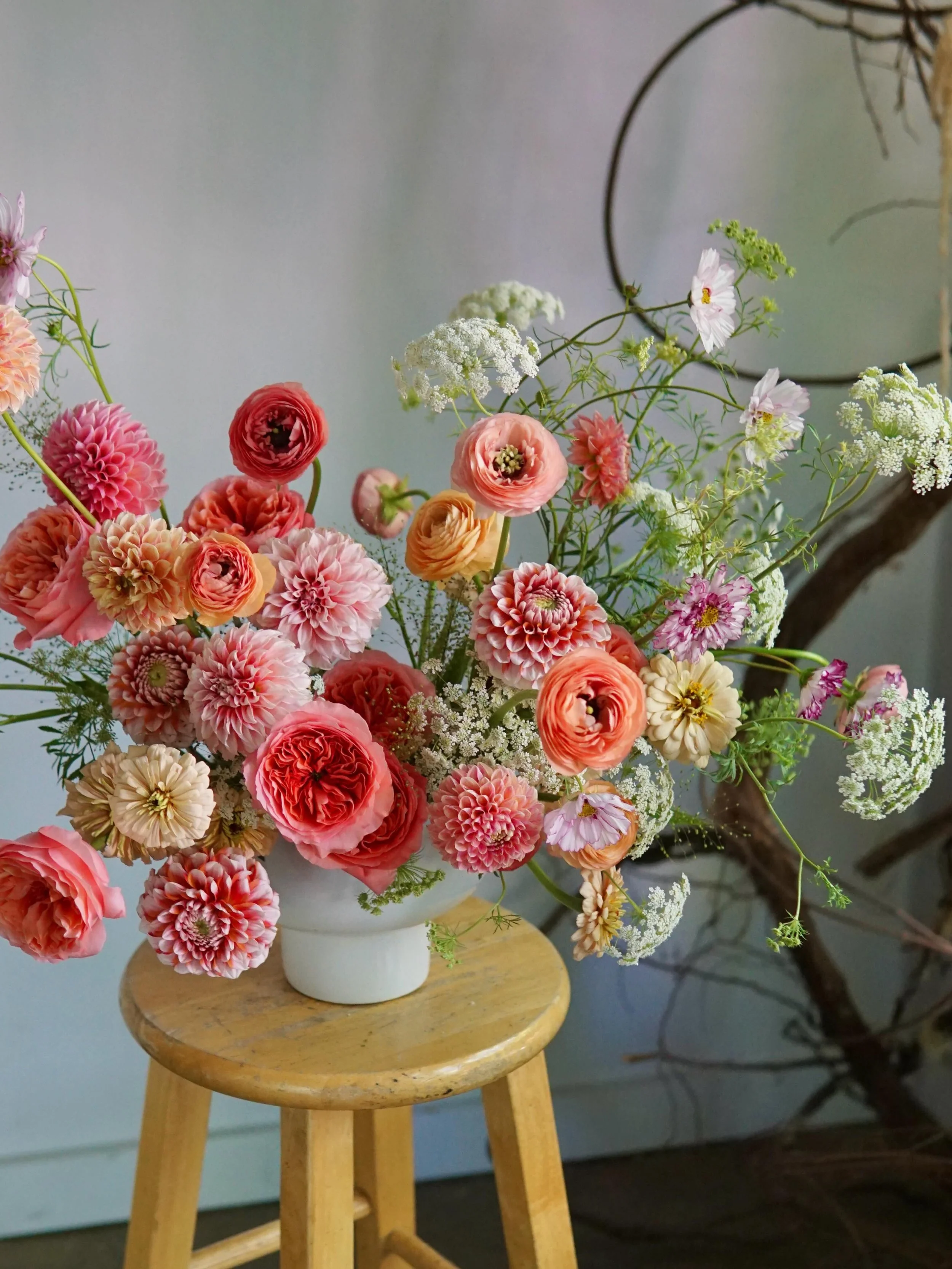 Don&rsquo;t panic, but it&rsquo;s officially dahlia season. You WILL be bombarded by these juicy girls 😍

Locals dahlias: @diamondhillfarm 
Vessel: @accentdecorinc 
Design: @mattsriley 

#flowers #flowerstagram #floraldesign #flowershop #dahlias