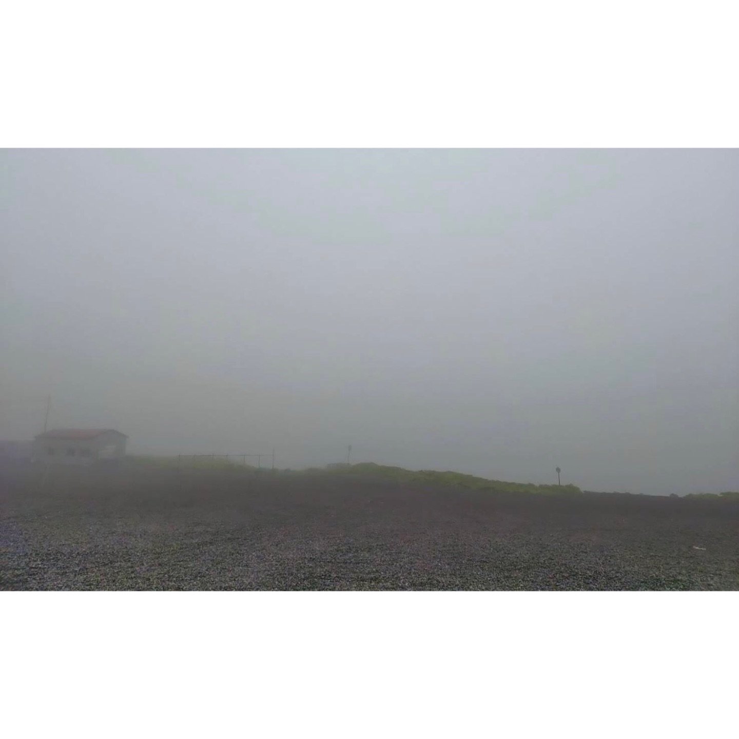 𝐓𝐨𝐝𝐚𝐲 𝐘𝐮𝐫𝐮𝐫𝐢
2025/06/04

Nemuro, Hokkaido, Japan
Photo by Mori Yasuko / Fisherman
Directed by Okada Atsushi

新刊『ユルリ島の馬』
発売：2025年４月25日
著者：岡田敦
発行：青幻舎

JRA賞馬事文化賞受賞
書籍『エピタフ 幻の島、ユルリの光跡』
刊行：2023年６月
著者：岡田敦
発行：インプレス

著者サイン入り発売中！
オンラインショップ「ユルリ島の馬 B