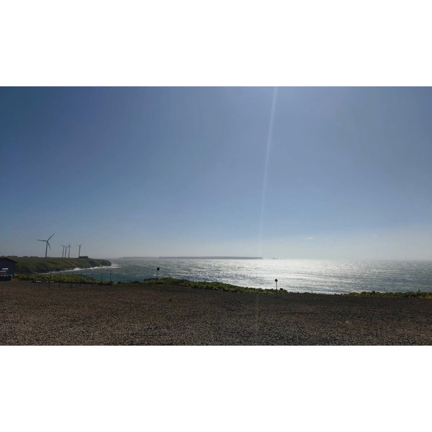 𝐓𝐨𝐝𝐚𝐲 𝐘𝐮𝐫𝐮𝐫𝐢
2025/06/05

Nemuro, Hokkaido, Japan
Photo by Mori Yasuko / Fisherman
Directed by Okada Atsushi

新刊『ユルリ島の馬』
発売：2025年４月25日
著者：岡田敦
発行：青幻舎

JRA賞馬事文化賞受賞
書籍『エピタフ 幻の島、ユルリの光跡』
刊行：2023年６月
著者：岡田敦
発行：インプレス

著者サイン入り発売中！
オンラインショップ「ユルリ島の馬 B