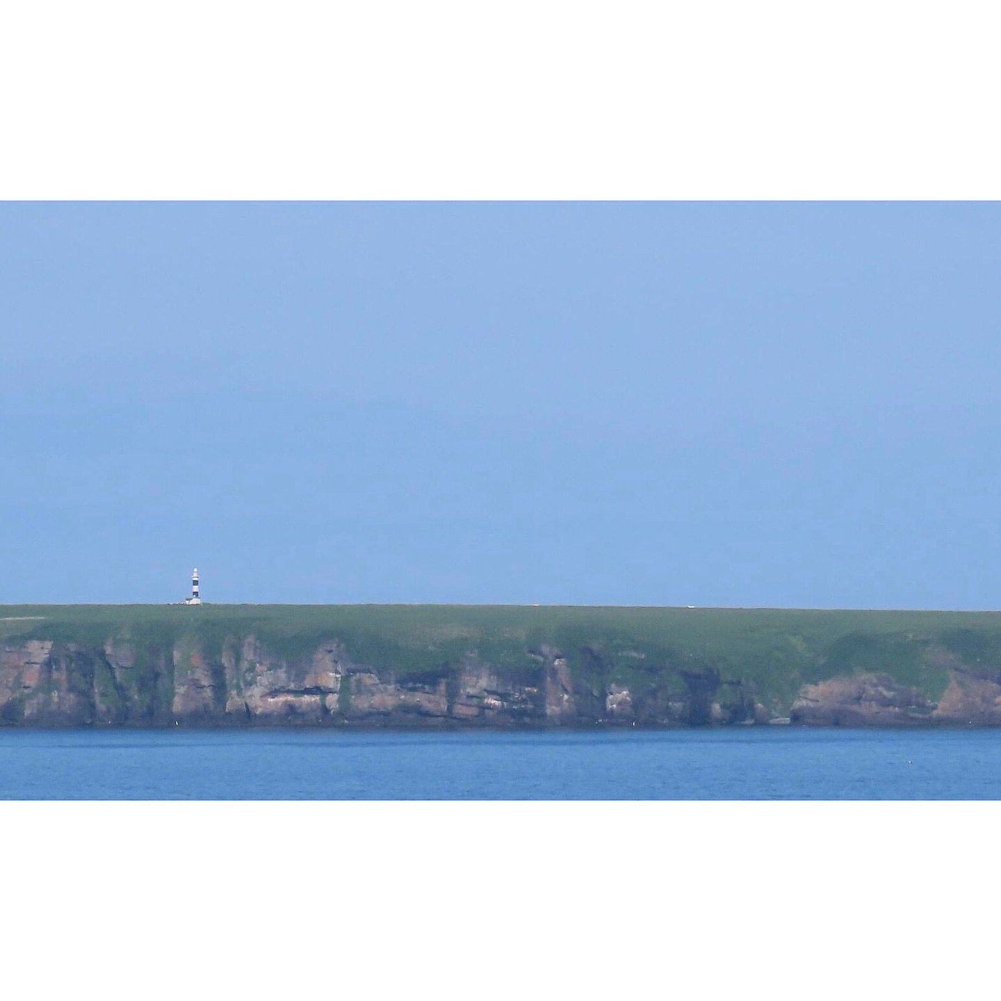 𝐓𝐨𝐝𝐚𝐲 𝐘𝐮𝐫𝐮𝐫𝐢
2025/06/28

Nemuro, Hokkaido, Japan
Photo by Mori Yasuko / Fisherman
Directed by Okada Atsushi

新刊『ユルリ島の馬』
発売：2025年４月25日
著者：岡田敦
発行：青幻舎

JRA賞馬事文化賞受賞
書籍『エピタフ 幻の島、ユルリの光跡』
刊行：2023年６月
著者：岡田敦
発行：インプレス

著者サイン入り発売中！
オンラインショップ「ユルリ島の馬 B