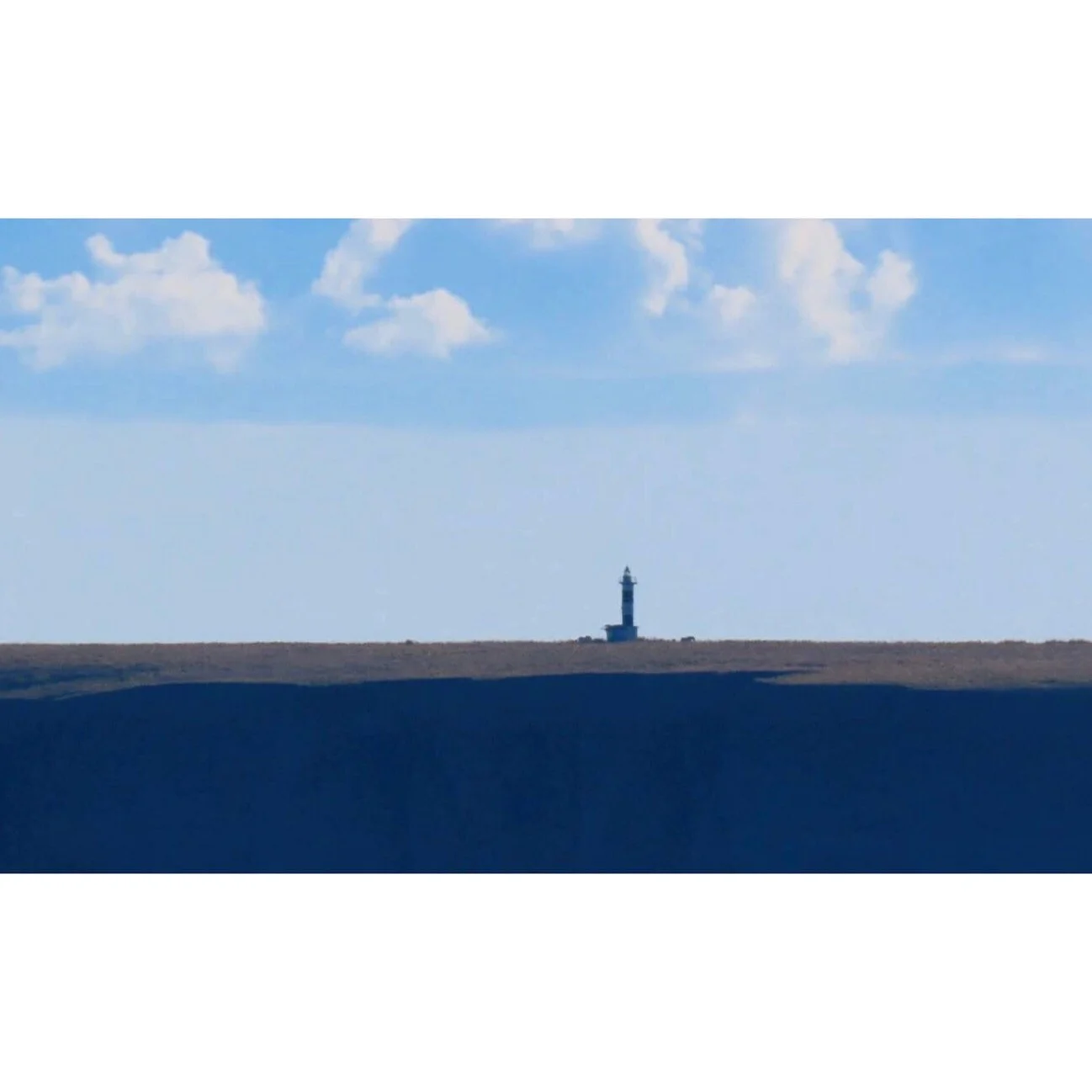 𝐓𝐨𝐝𝐚𝐲 𝐘𝐮𝐫𝐮𝐫𝐢
2025/10/21

Nemuro, Hokkaido, Japan
Photo by Mori Yasuko / Fisherman
Directed by Okada Atsushi

神田日勝記念美術館
コレクション展Ⅱ
2025年10月３日－11月30日
出展作品：ユルリ島の馬

新刊『ユルリ島の馬』
刊行：2025年
著者：岡田敦
発行：青幻舎

JRA賞馬事文化賞受賞作
書籍『エピタフ 幻の島、ユルリの光跡』
刊行：2023年
著者：