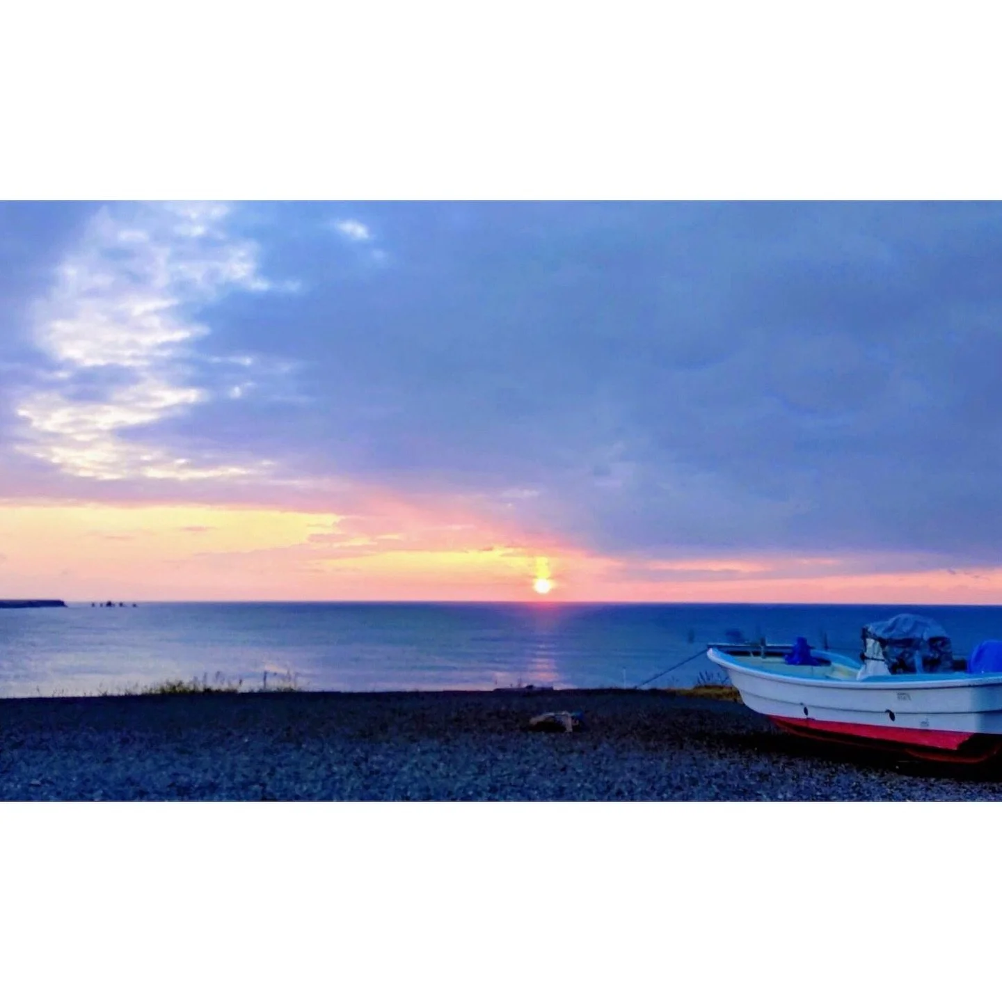 𝐓𝐨𝐝𝐚𝐲 𝐘𝐮𝐫𝐮𝐫𝐢
2025/11/11

Nemuro, Hokkaido, Japan
Photo by Mori Yasuko / Fisherman
Directed by Okada Atsushi

◇神田日勝記念美術館
コレクション展Ⅱ
2025年10月３日－11月30日
出展作品：ユルリ島の馬

◇新刊『ユルリ島の馬』
刊行：2025年
著者：岡田敦
発行：青幻舎

◇JRA賞馬事文化賞受賞作
書籍『エピタフ 幻の島、ユルリの光跡』
刊行：2023年
