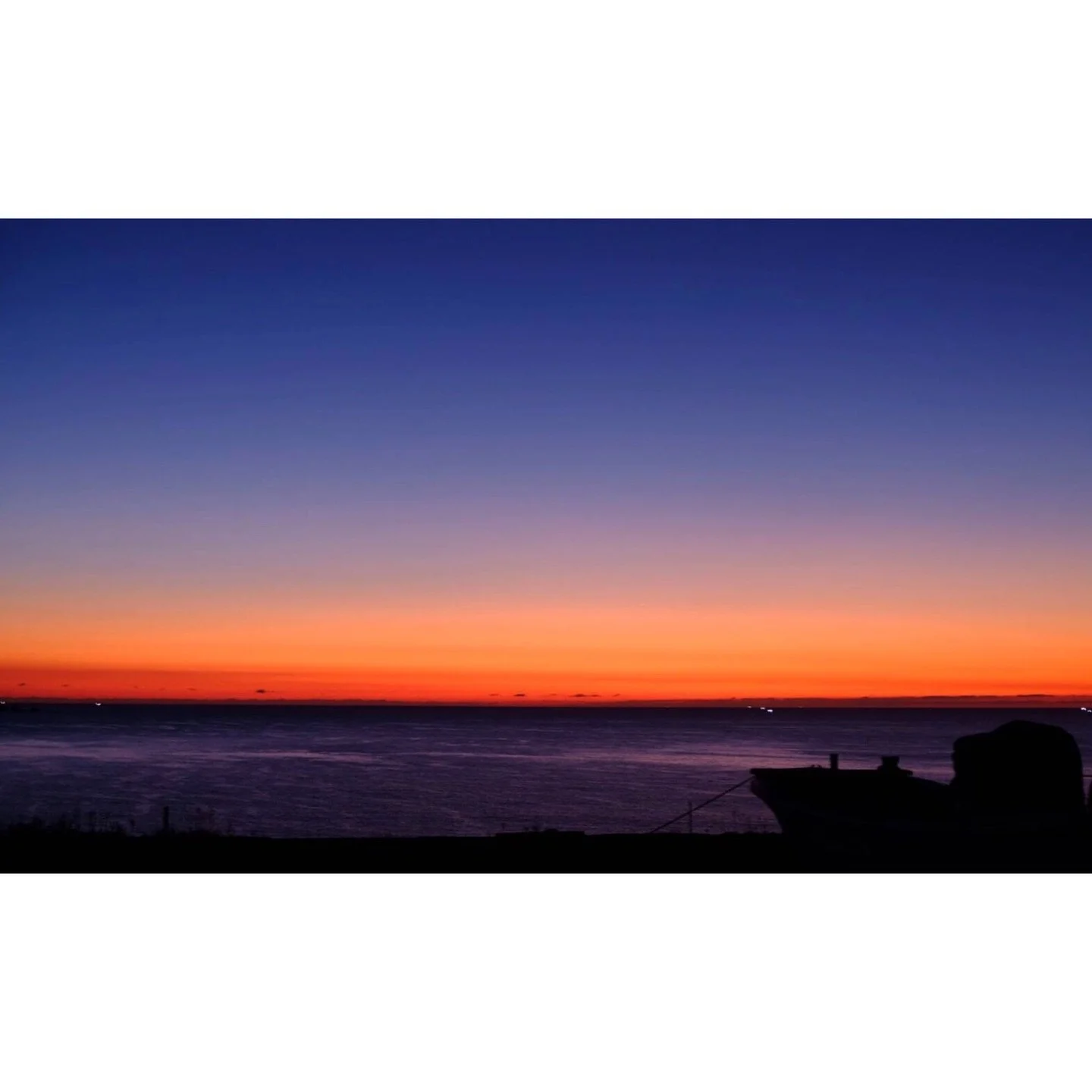 𝐓𝐨𝐝𝐚𝐲 𝐘𝐮𝐫𝐮𝐫𝐢
2025/11/21

Nemuro, Hokkaido, Japan
Photo by Mori Yasuko / Fisherman
Directed by Okada Atsushi

◇神田日勝記念美術館
コレクション展Ⅱ
2025年10月３日－11月30日
出展作品：ユルリ島の馬

◇新刊『ユルリ島の馬』
刊行：2025年
著者：岡田敦
発行：青幻舎

◇JRA賞馬事文化賞受賞作
書籍『エピタフ 幻の島、ユルリの光跡』
刊行：2023年
