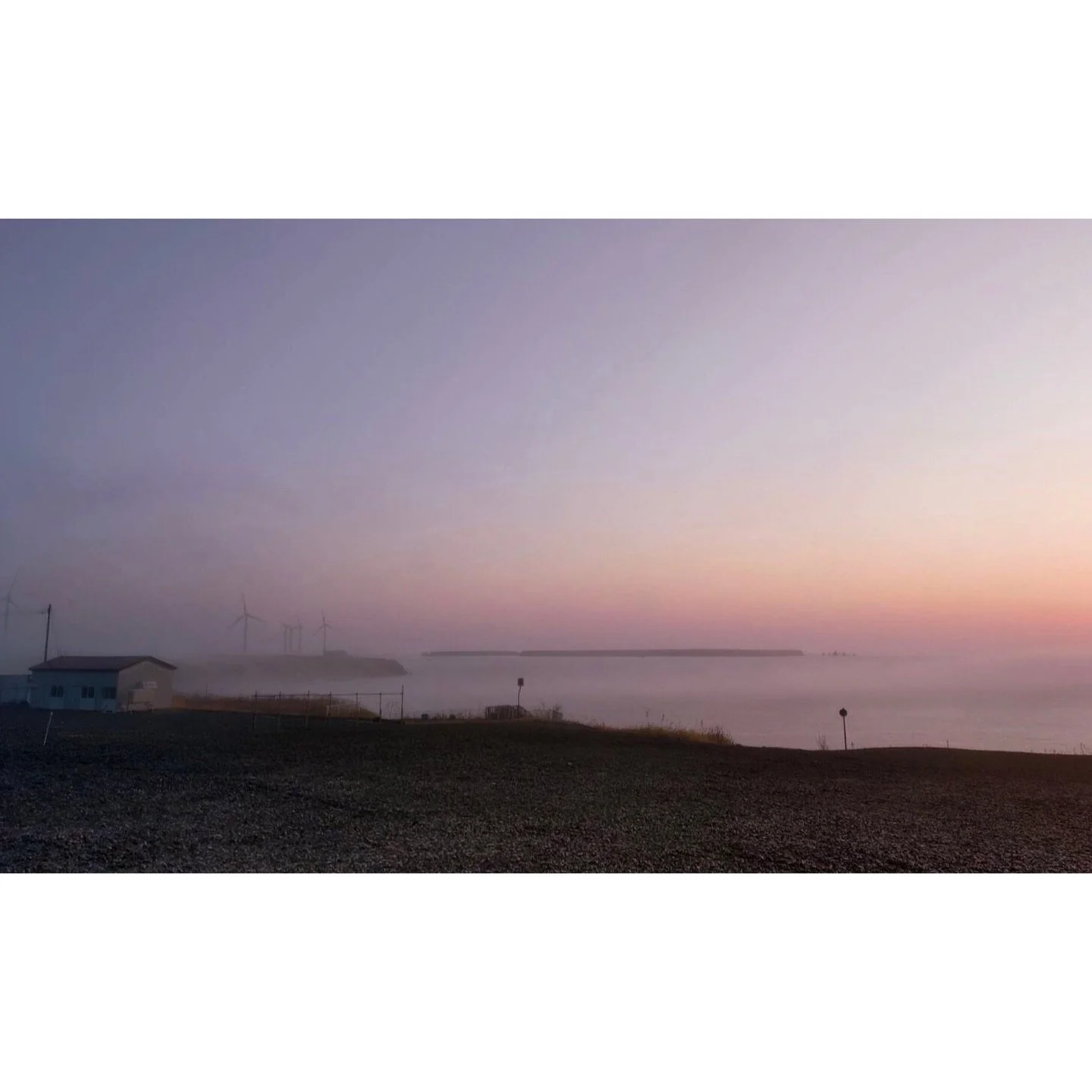 𝐓𝐨𝐝𝐚𝐲 𝐘𝐮𝐫𝐮𝐫𝐢
2025/11/25

Nemuro, Hokkaido, Japan
Photo by Mori Yasuko / Fisherman
Directed by Okada Atsushi

◇神田日勝記念美術館
コレクション展Ⅱ
2025年10月３日－11月30日
出展作品：ユルリ島の馬

◇新刊『ユルリ島の馬』
刊行：2025年
著者：岡田敦
発行：青幻舎

◇JRA賞馬事文化賞受賞作
書籍『エピタフ 幻の島、ユルリの光跡』
刊行：2023年
