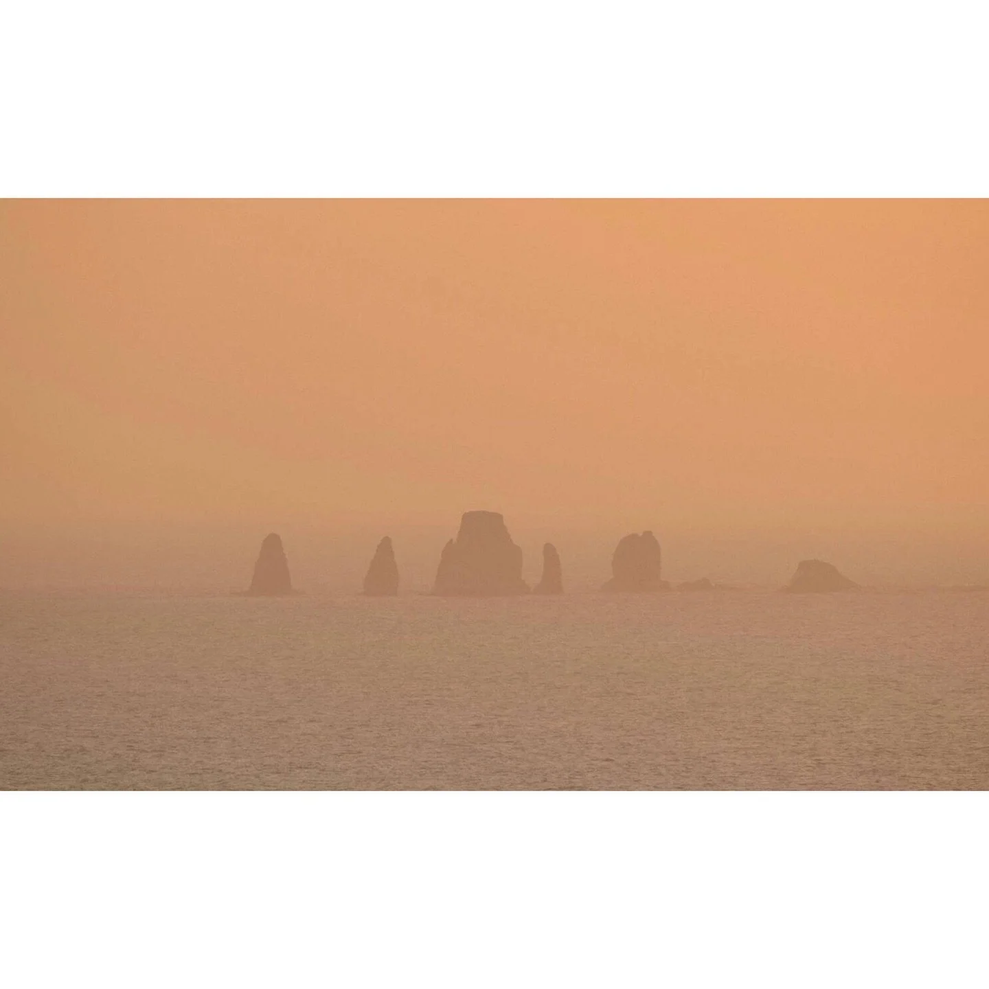 𝐓𝐨𝐝𝐚𝐲 𝐘𝐮𝐫𝐮𝐫𝐢
2026/02/21

Nemuro, Hokkaido, Japan
Photo by Mori Yasuko / Fisherman
Directed by Okada Atsushi

◇ 写真展「ユルリ島の馬」
2月20日（金）- 3月5日（木）
富士フイルムフォトサロン 東京

ギャラリートーク
2月22日（日）
3月1日（日）
各回14時から30~40分間
参加無料・予約不要

◇ 巡回展
9月18日（金）- 9月23日（水）
富士フイ