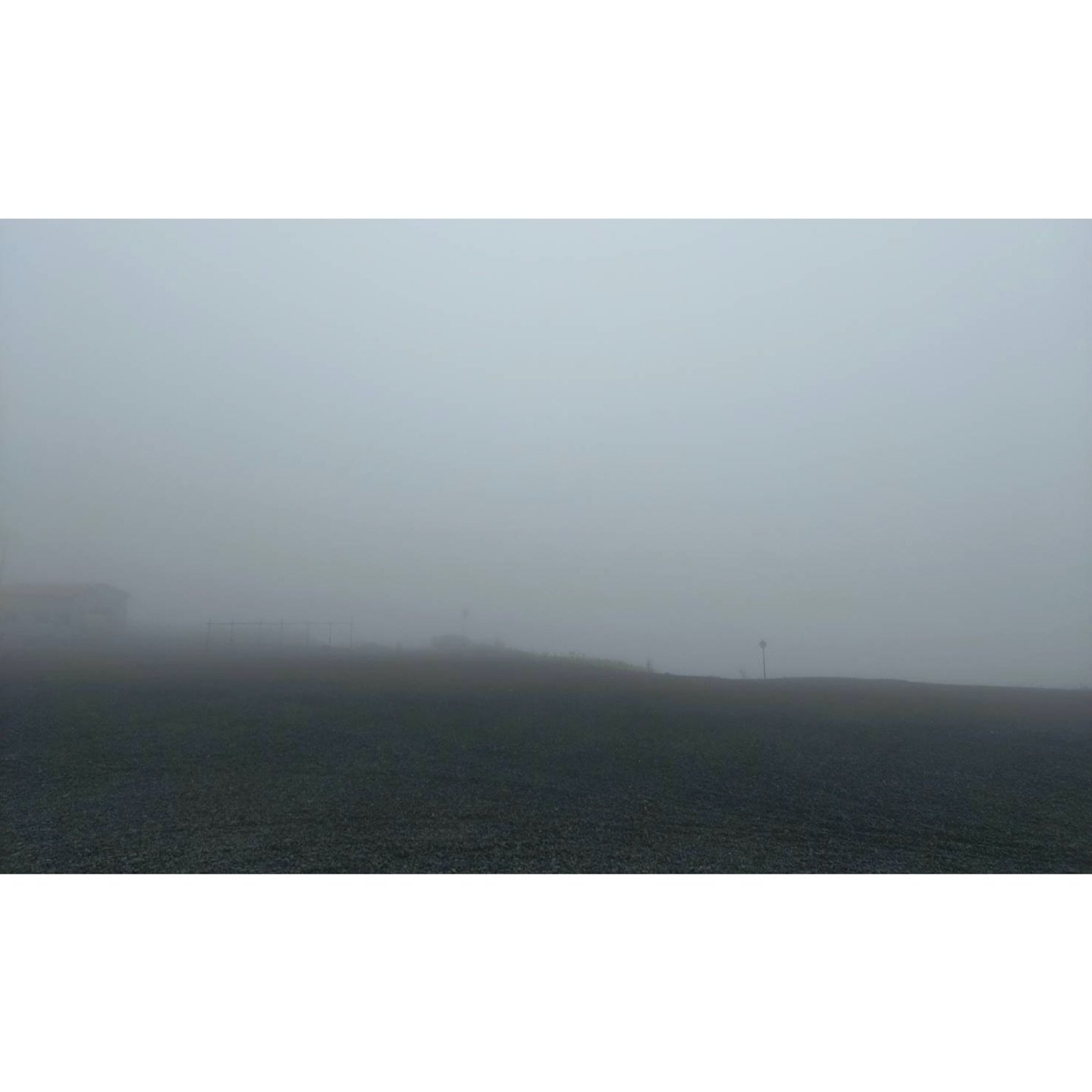 𝐓𝐨𝐝𝐚𝐲 𝐘𝐮𝐫𝐮𝐫𝐢
2026/05/04

Nemuro, Hokkaido, Japan
Photo by Mori Yasuko / Fisherman
Directed by Okada Atsushi

◇ 写真展「ユルリ島の馬」
9月18日（金）- 9月23日（水）
富士フイルムフォトサロン 札幌

10月30日（金）- 11月12日（木）
富士フイルムフォトサロン 大阪

&ndash;

◇ JRA賞馬事文化賞受賞作
書籍『エピタフ 幻の島、ユルリの光跡