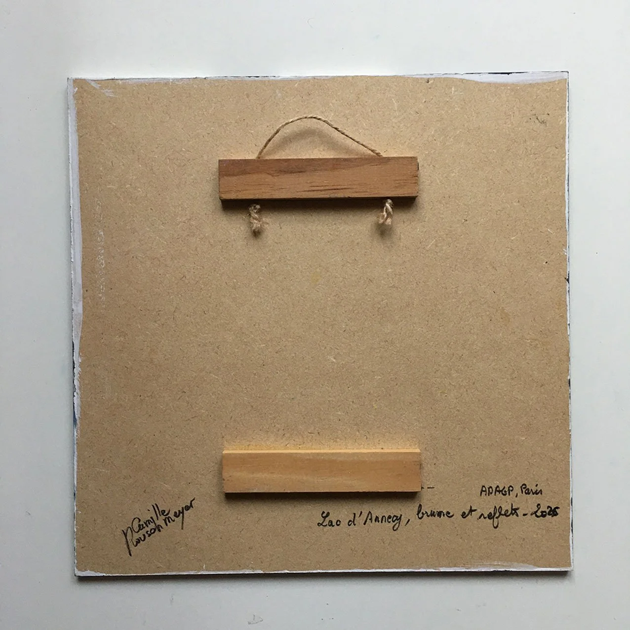 Arrière de l’œuvre LAC D’ANNECY, BRUME ET REFLETS réalisée par l’artiste Camille Rouschmeyer