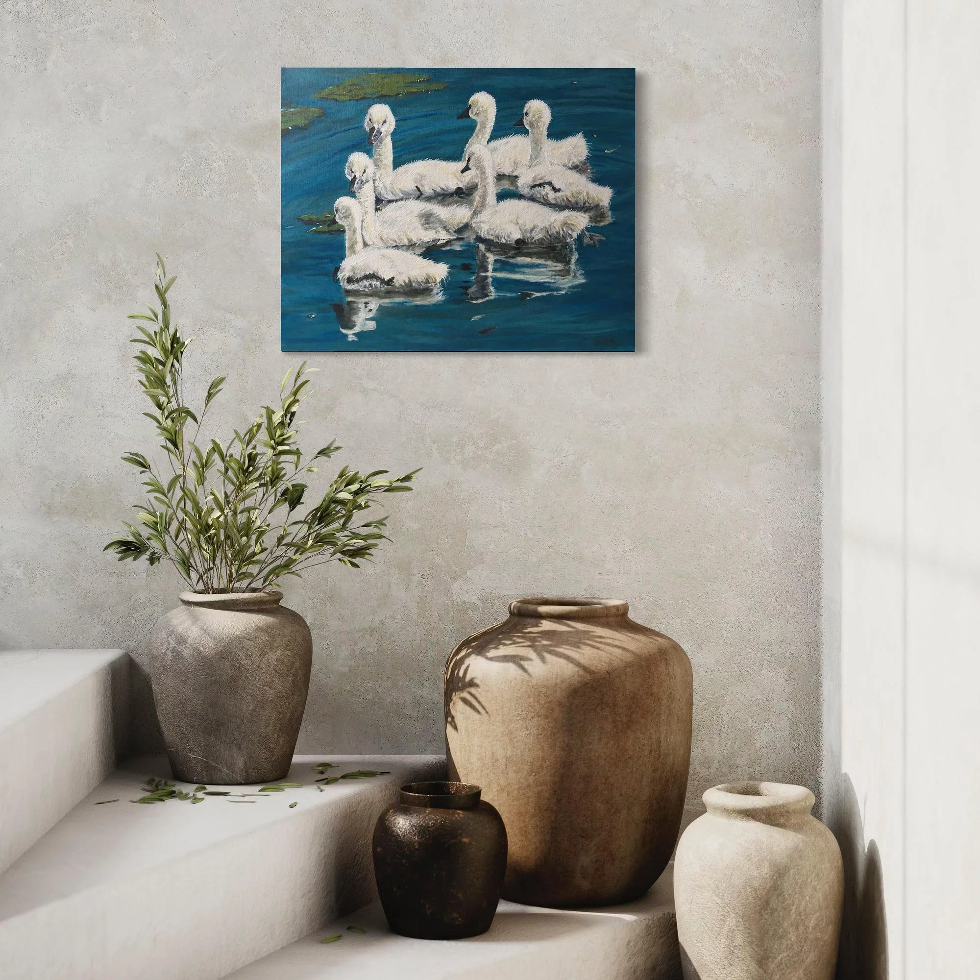 Les Cygnons de Juin de Camille Rouschmeyer présentée dans un intérieur contemporain