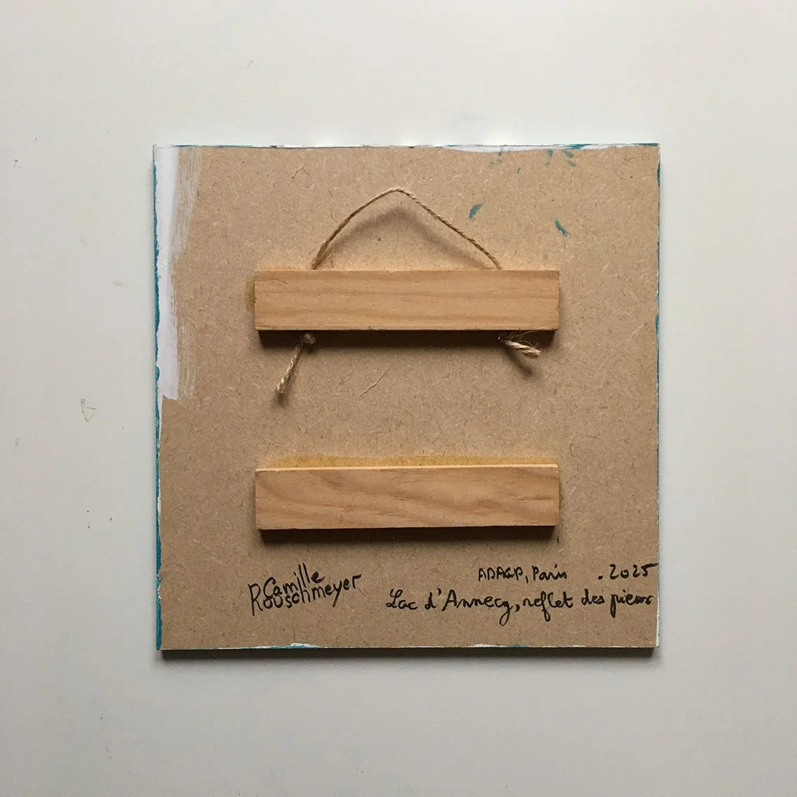 Arrière de l’œuvre LAC D’ANNECY, REFLET DES PIEUX réalisée par l’artiste Camille Rouschmeyer