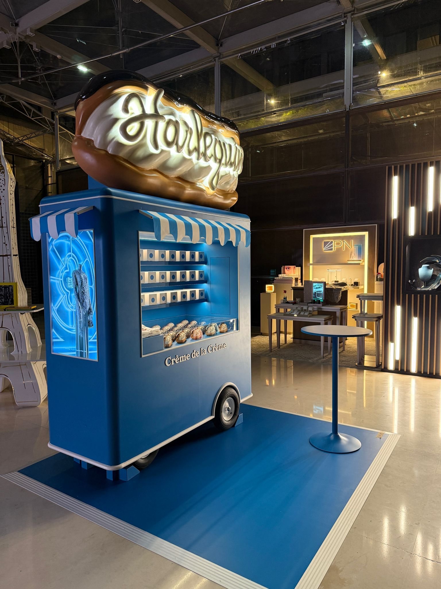 Harlequin Eclair Cart