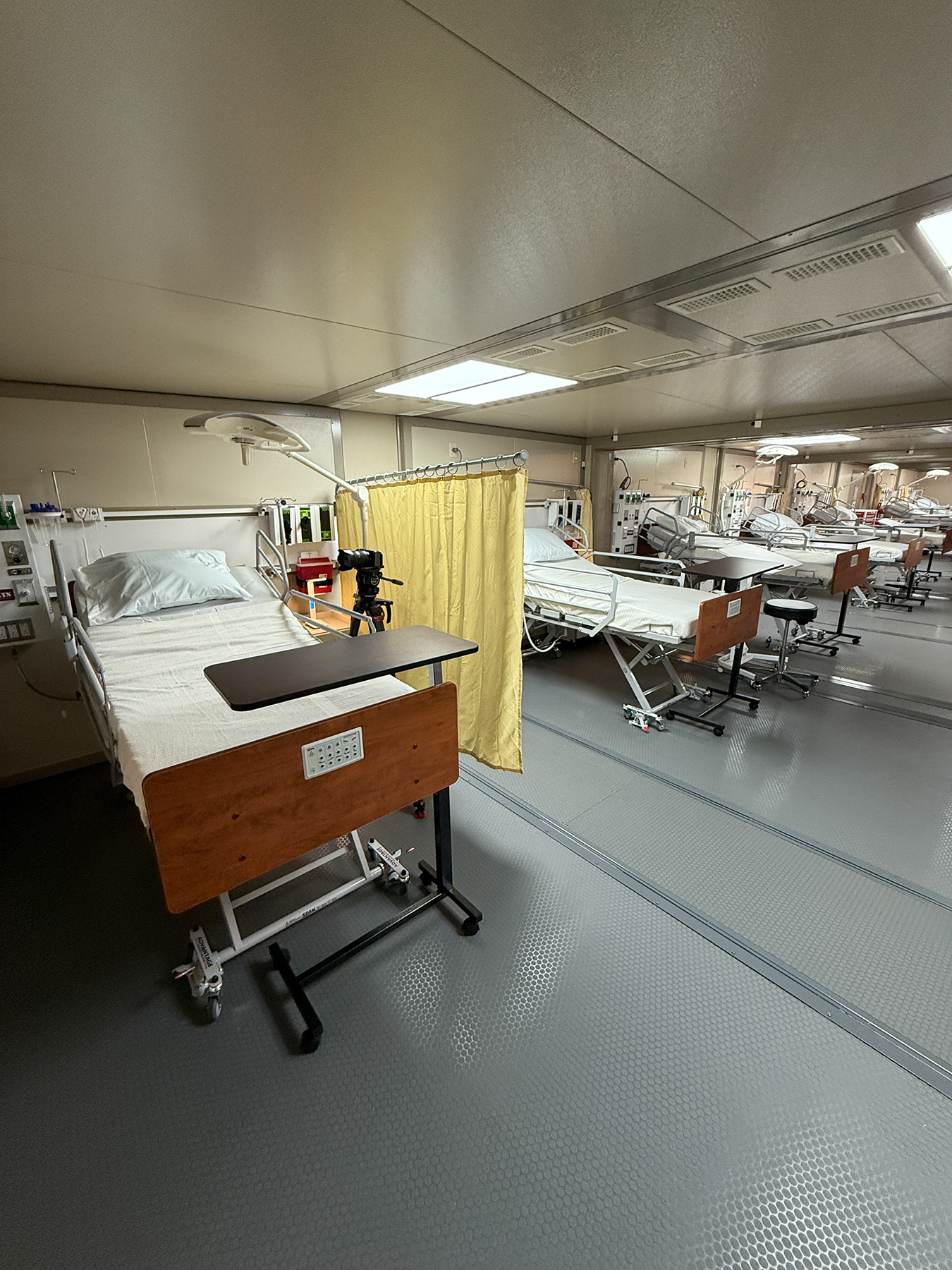 dha_deloitte_mobile_hospital7-2.png