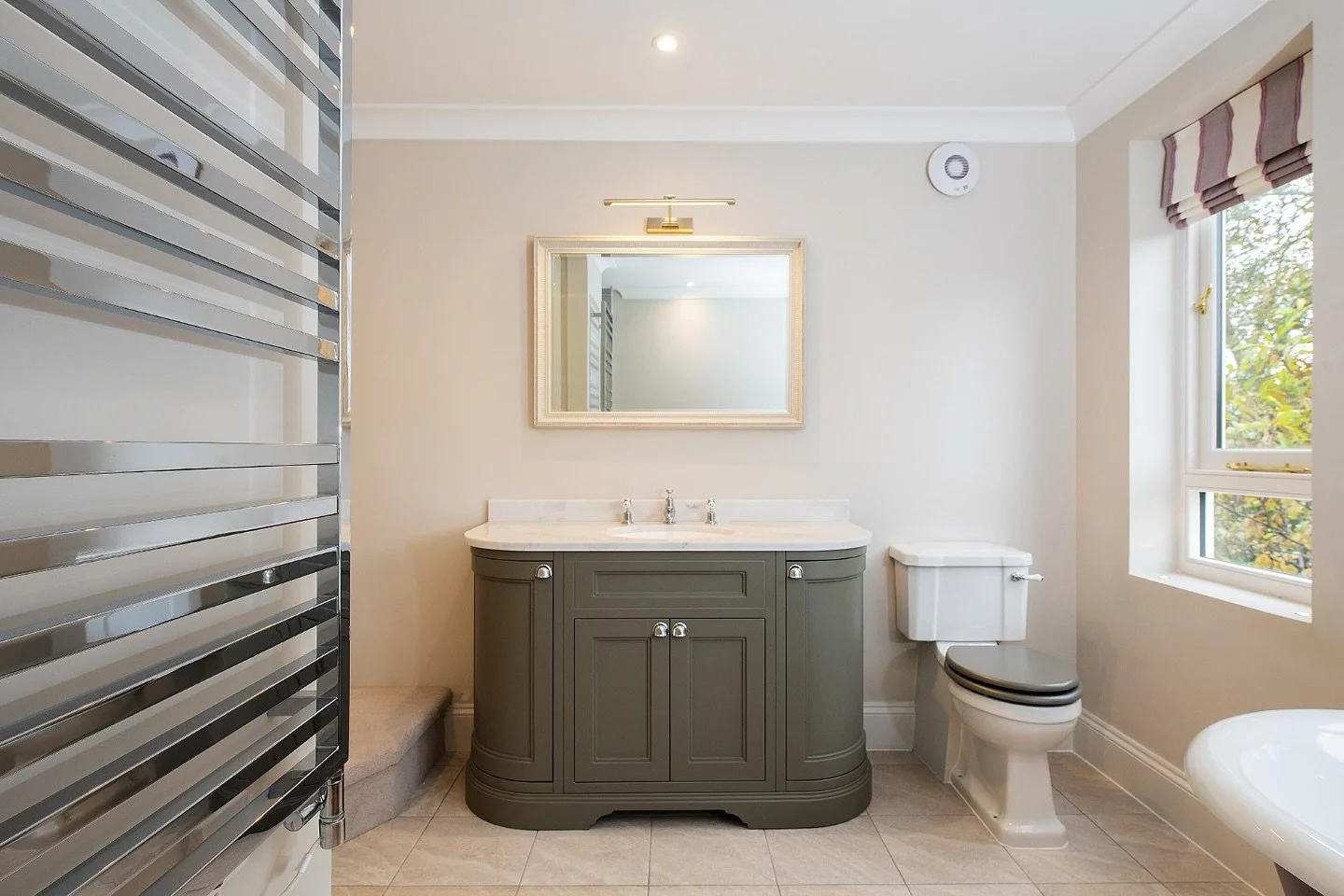 I love that this song is called &lsquo;Cream on Chrome&rsquo;&hellip;ideal soundtrack for this bathroom?!

This very smart photo by @tomstaubynphotography is from a historic London flat renovation that #aba_ltd was a part of. The site team was run by