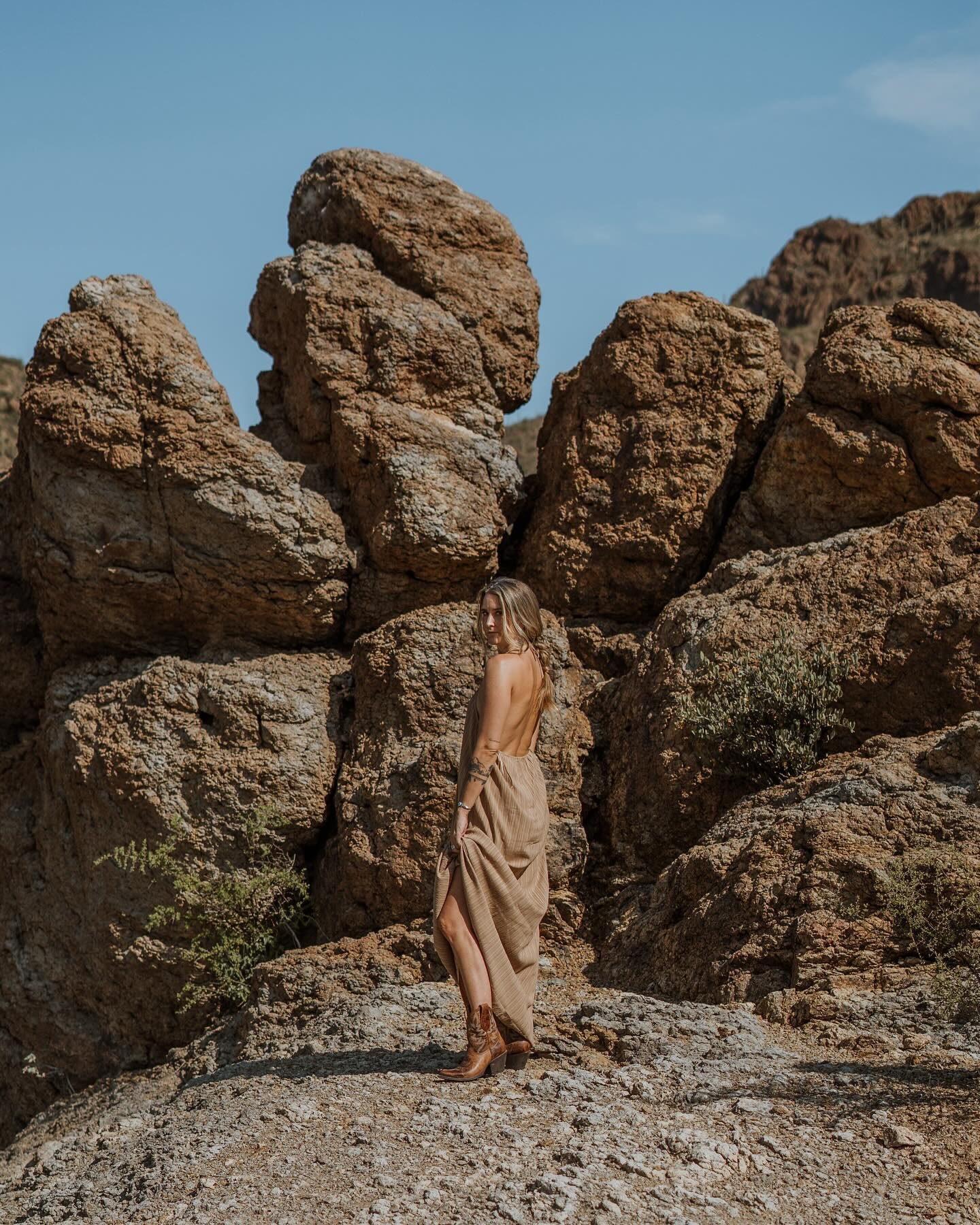 A big heck yes to anything backless 🌵

Modeled and edited for @coyotecollectiveboutique 
Photographed by @kylesherryphoto 

#fashionphotography #fashionphotographer #brandingphotographer #tucsonphotographer #tucsonlifestylephotographer #tucsonportra
