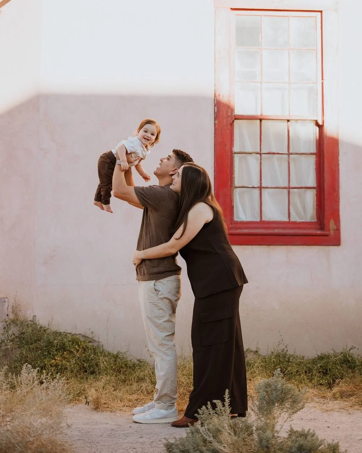 Repeat clients are the BEST clients. Last year, sweet Matteo had yet to make his debut and I had the pleasure of capturing that exciting moment for Taylor and Dominique before their lives changed forever in the best way possible. This year, I got to 