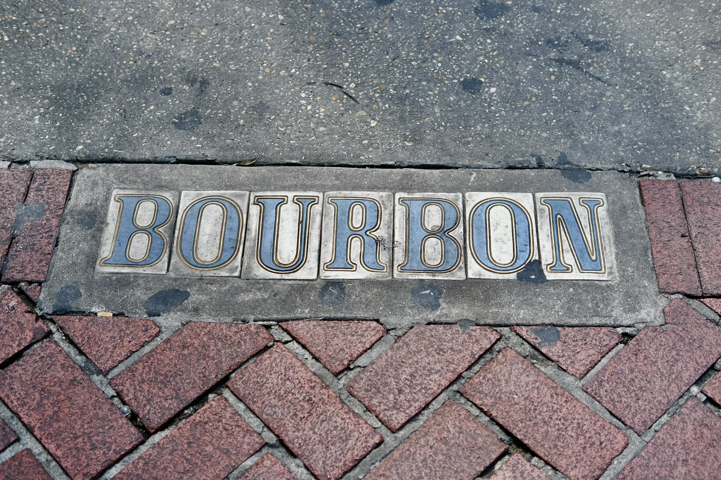 bourbon-sidewalk