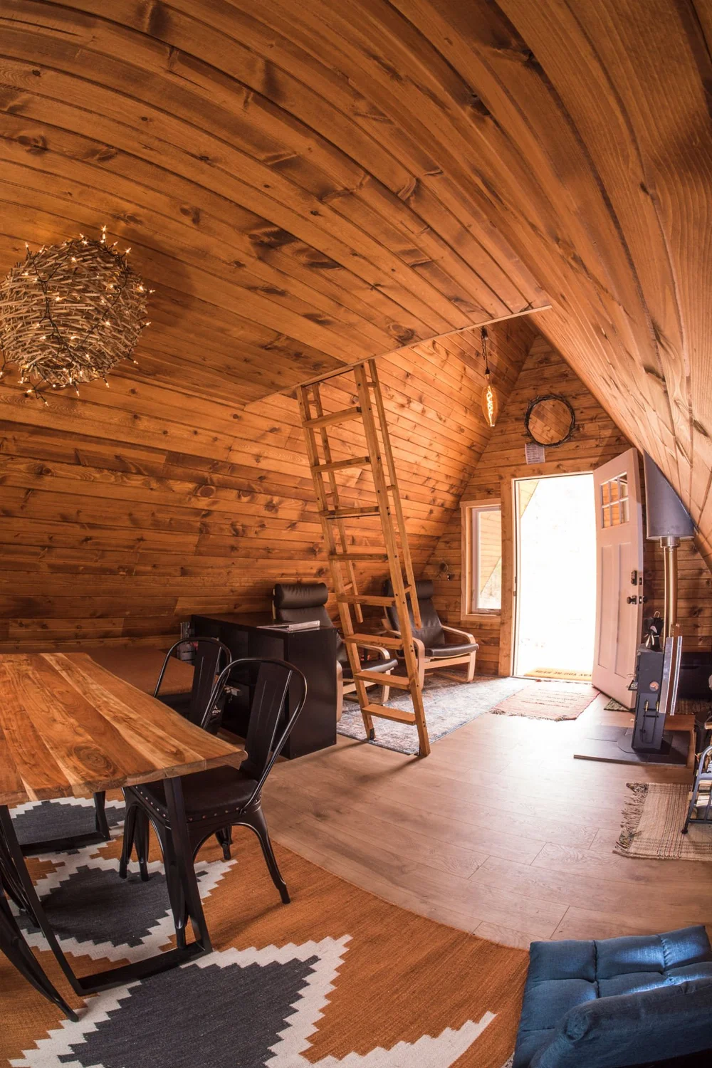 A-Frame Photo Gallery and Details — Detach Primitive, image size:1000x1500