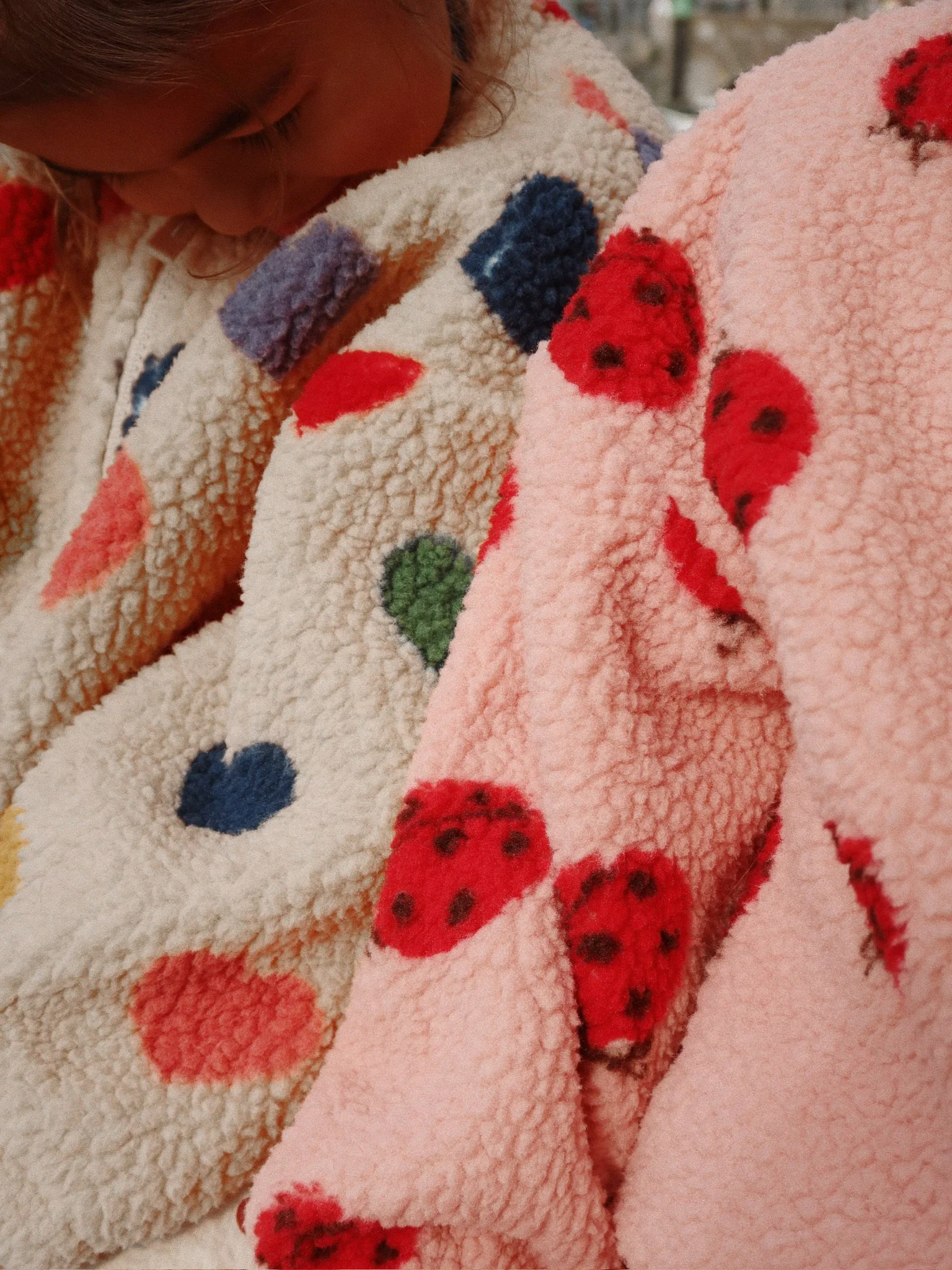 Jody Teddy Jacke Ladybug Pink für Kinder von Konges Sløjd - nachhaltig - sustainable Kinderkleidung - Cleo&Caesar - Kids Concept Store Berlin - Online Shop Deutschland