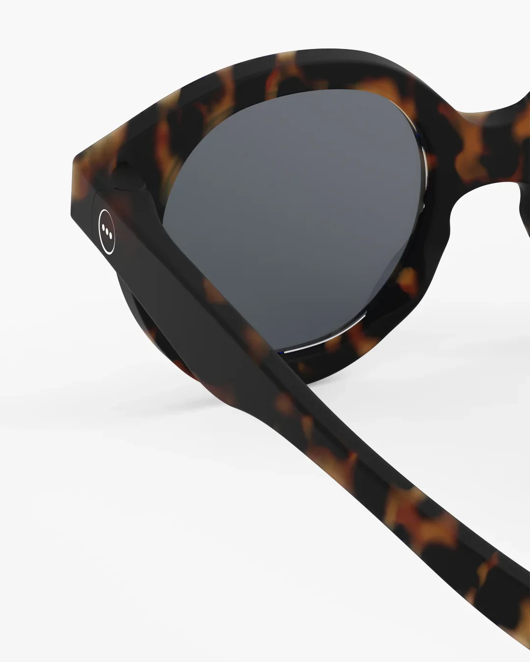 Izipizi Baby-Sonnenbrille #c Tortoise Polarized – Schmetterlings-Fassung in Schildplattmuster matt, 9-36 Monate, BPA-frei mit Silikonband, bei Cleo&Caesar Kids Concept Store