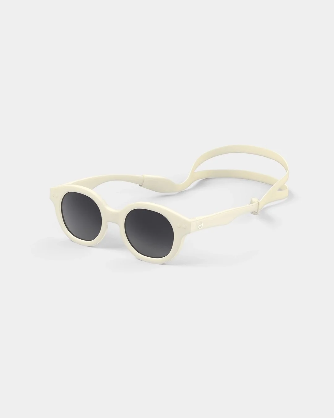 Izipizi Baby-Sonnenbrille #c Milk Polarized – Schmetterlings-Fassung in creme matt, 9-36 Monate, BPA-frei mit Silikonband, bei Cleo&Caesar Kids Concept Store