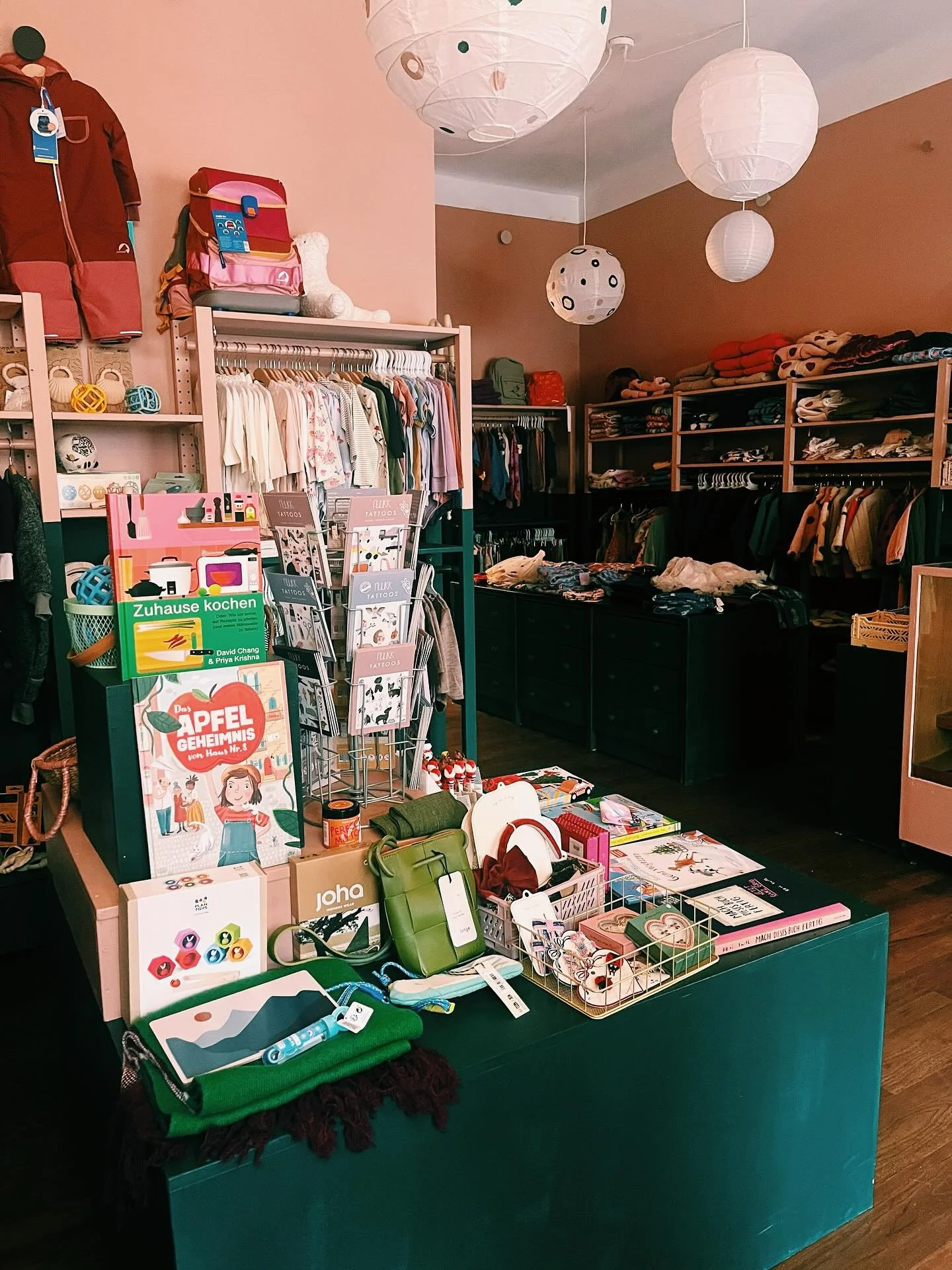 &Ouml;ffnungszeiten bis Weihnachten: Heute noch bis 16 Uhr, morgen von 13-17 Uhr und am Dienstag von 12-18 Uhr

Zus&auml;tzlich k&ouml;nnen am Montag Bestellungen von 11-13 Uhr abgeholt werden.

Ab dem 24. bis zum 5.1. bleibt der Laden geschlossen