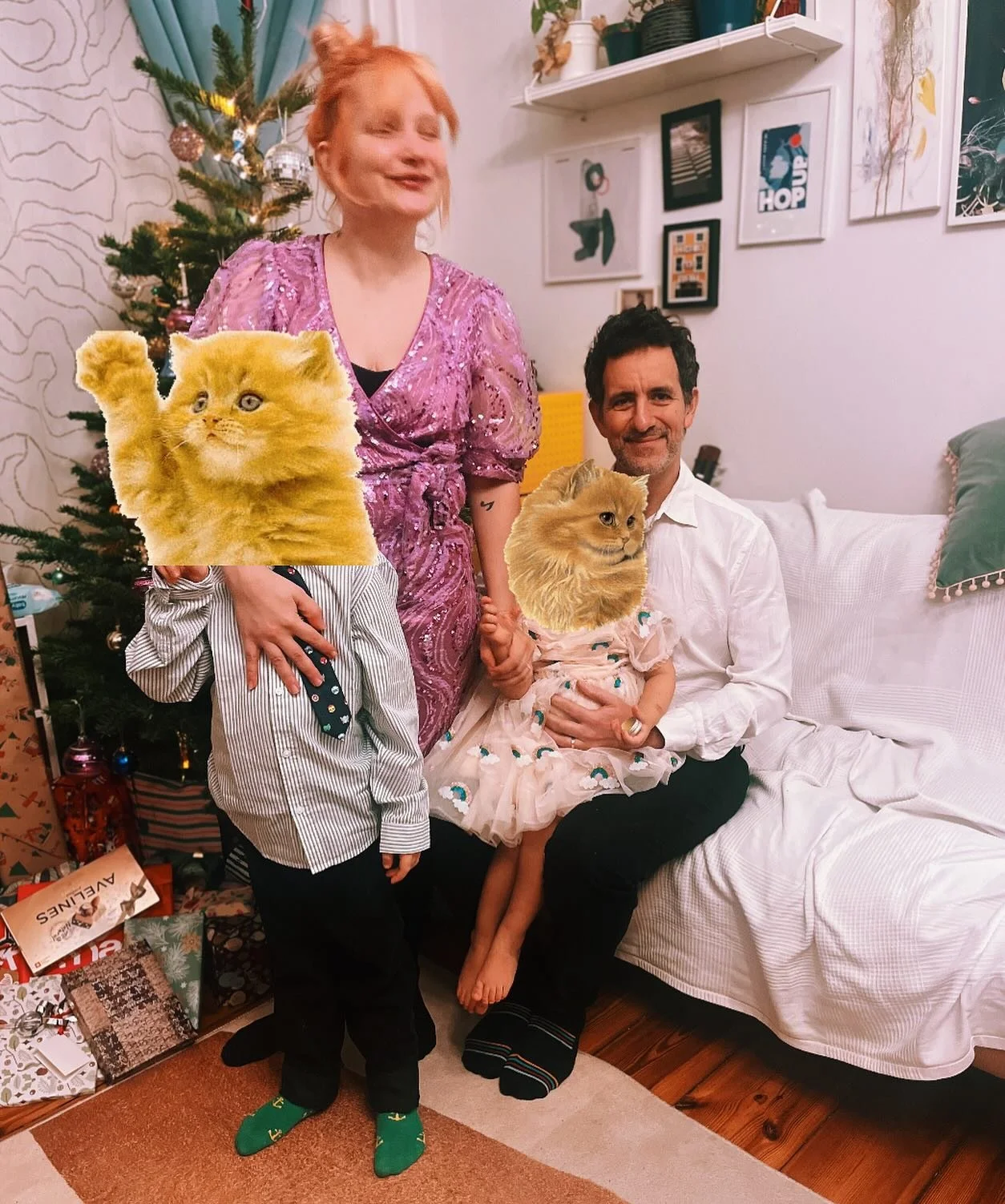 Frohe Weihnachten von uns und der gr&ouml;&szlig;ten Herausforderung ein Foto mit den Chaosk&auml;tzchen zu bekommen 🎄

An alle die feiern, feiert sch&ouml;n. An alle die heute ruhiger machen, lasst es euch mindestens genau so gut gehen. Und jedem w