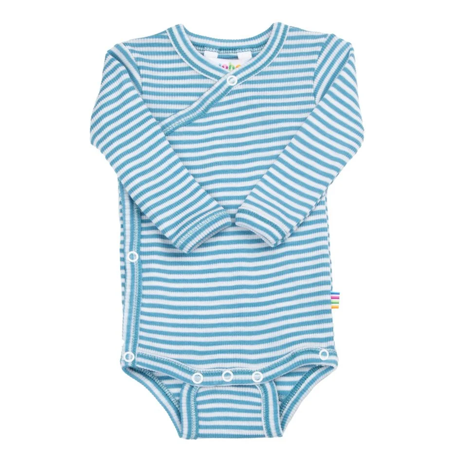 Wolle Seide Wickelbody Blau gestreift für Babys Spring Summer 25 von Joha - nachhaltige Merinowolle und Seide - sustainable Kidswear - Erstausstattung - Cleo&Caesar - Kids Concept Store Berlin