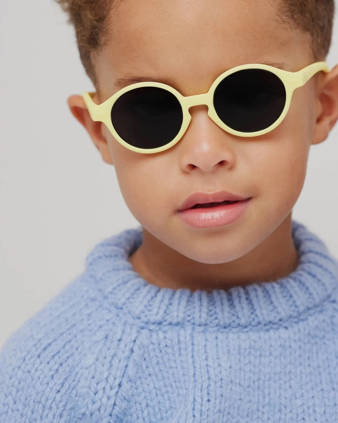 Izipizi Kleinkind-Sonnenbrille #d Lemonad Polarized – Pantos-Fassung in Lemonade, 3-5 Jahre, BPA-frei, bei Cleo&Caesar Kids Concept Store